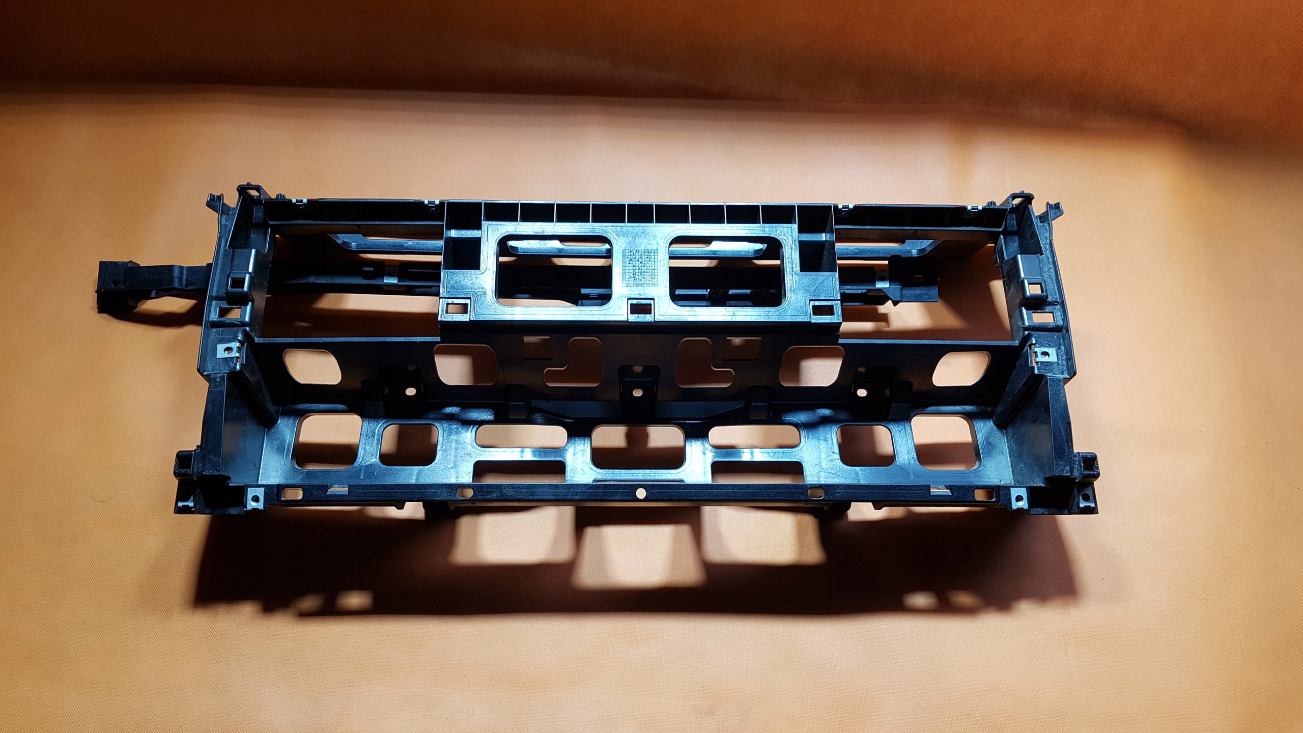 КОНСОЛЬНА СТІЙКА ПОПІЛЬНИЧКИ MAN TGX 81617016315