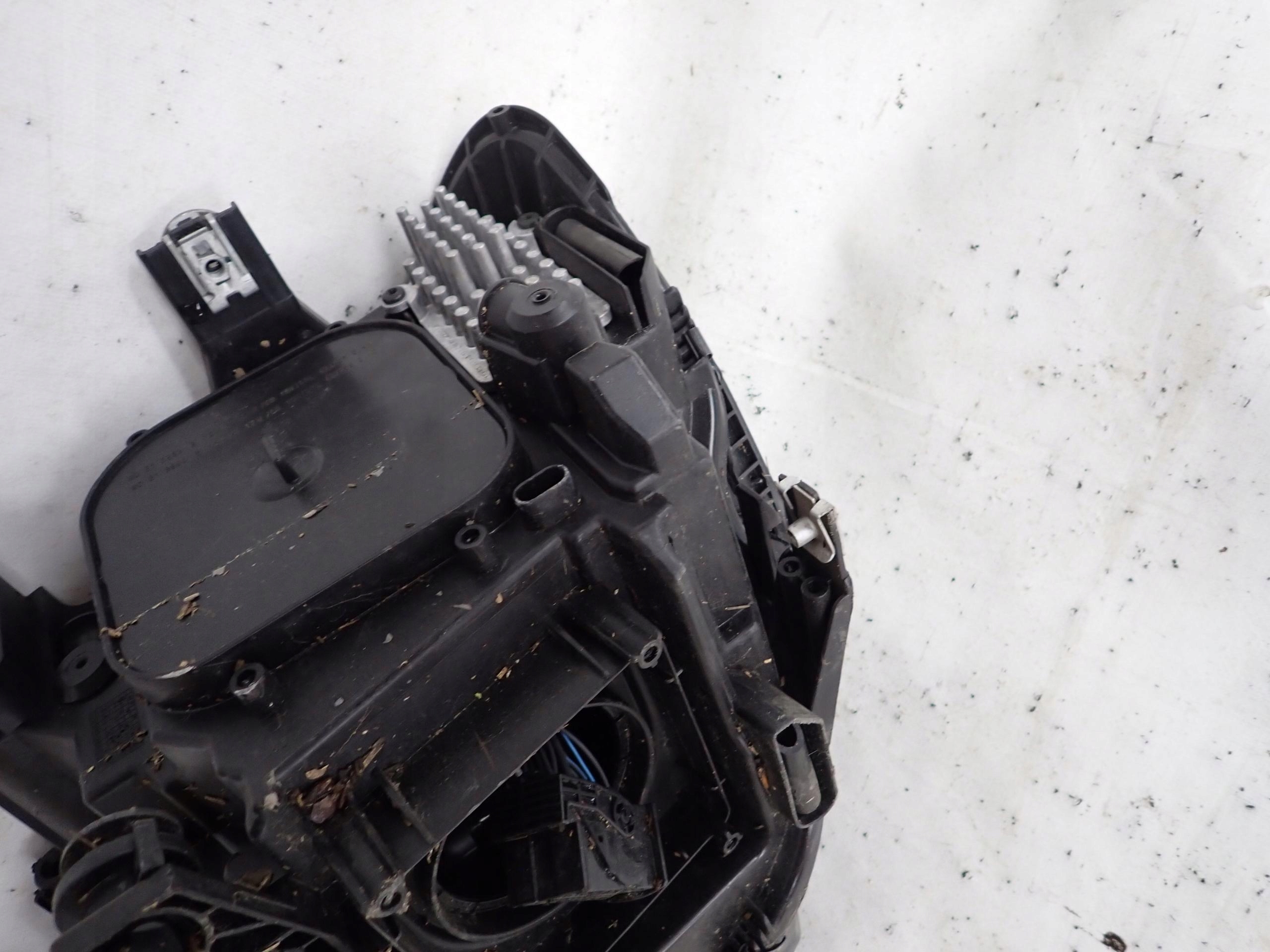 VW TOURAN II 5TB 15- FULL LED light right front