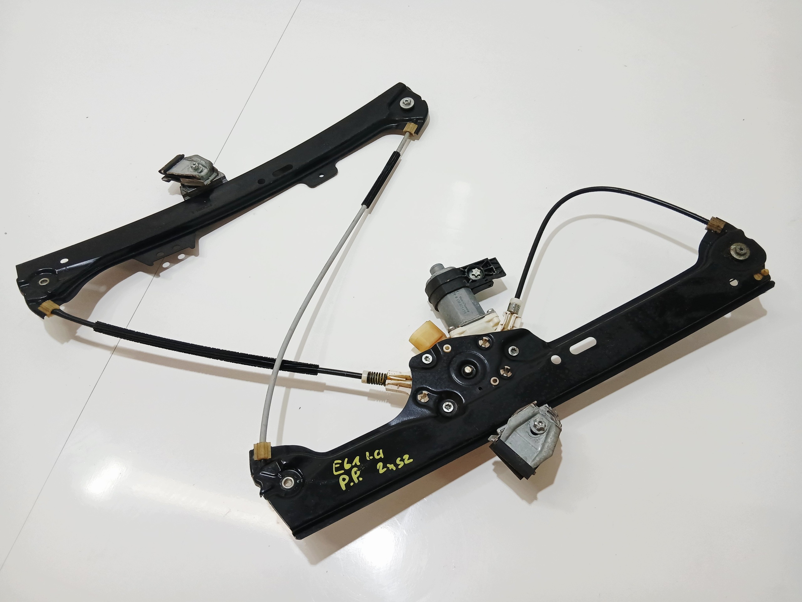 window regulator right front BMW E60 E61 LIFT 7184742