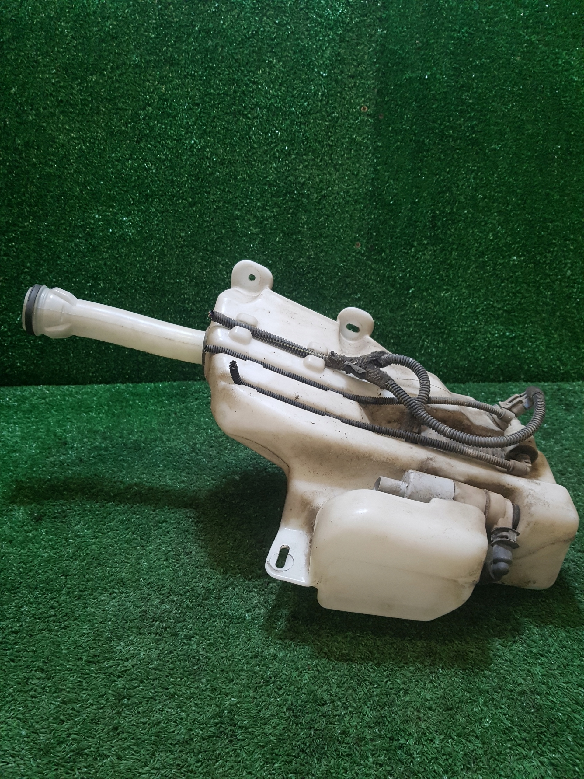 washer fluid tank OPEL INSIGNIA 13240935