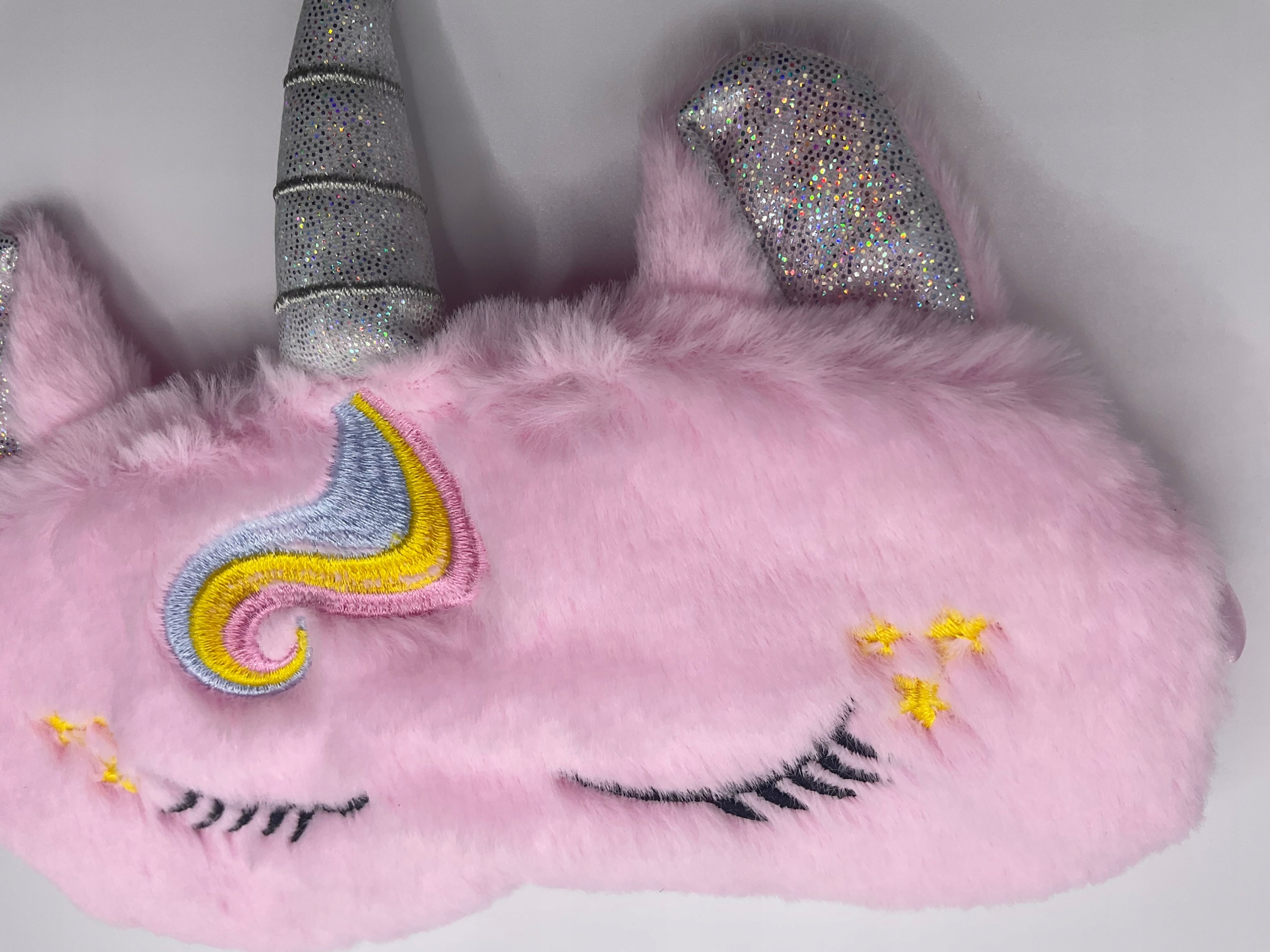 OPASKA NA OCZY MASKA DO SPANIA SNU RELAKSU JEDNOROŻEC RÓŻOWY PLUSZOWY Materiał dominujący poliester