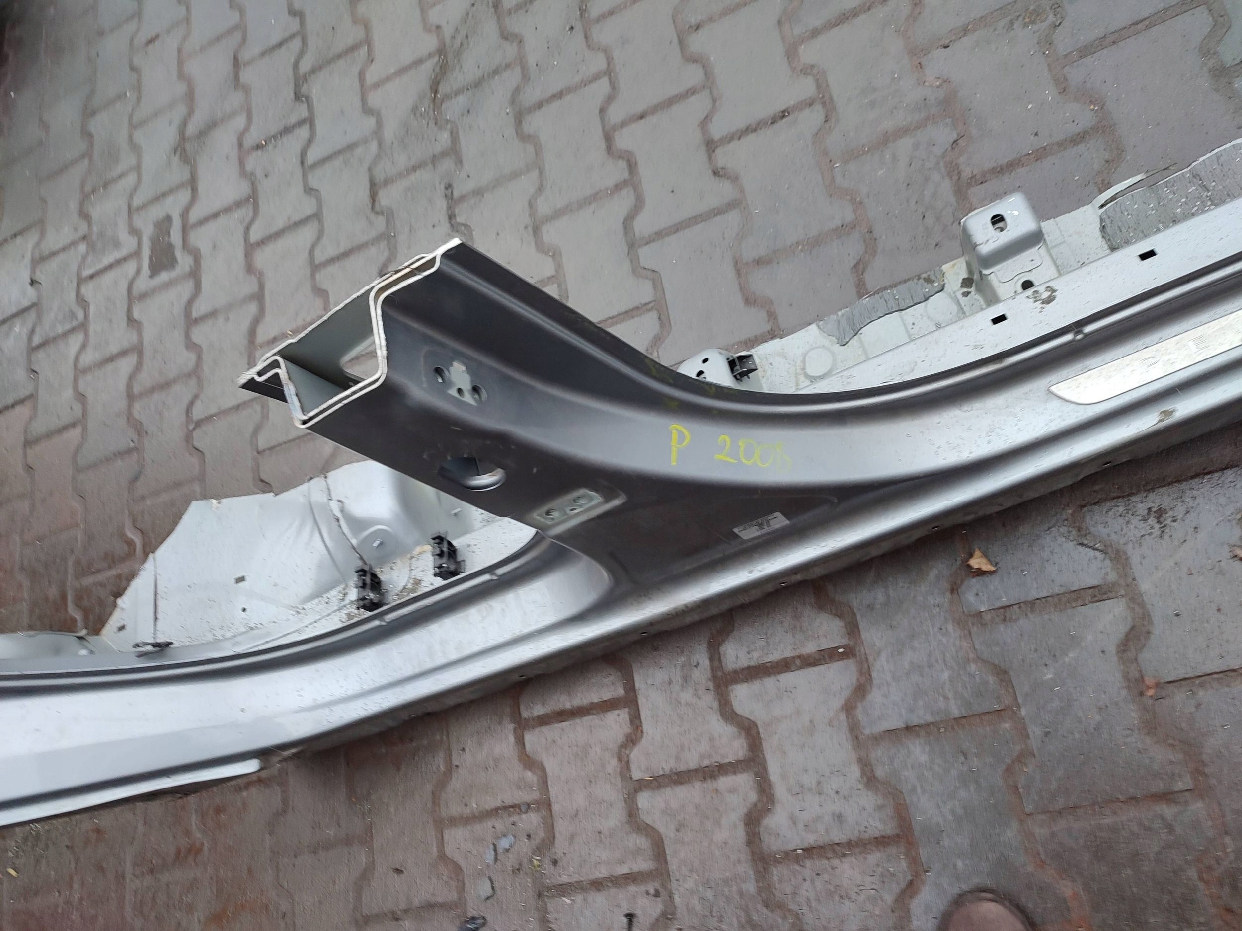 Peugeot 2008 and 2018 right side threshold