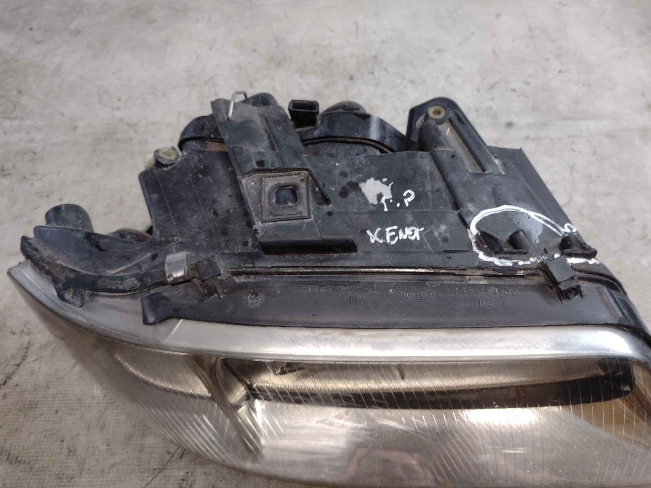 light right front Audi A6 C5 Xenon