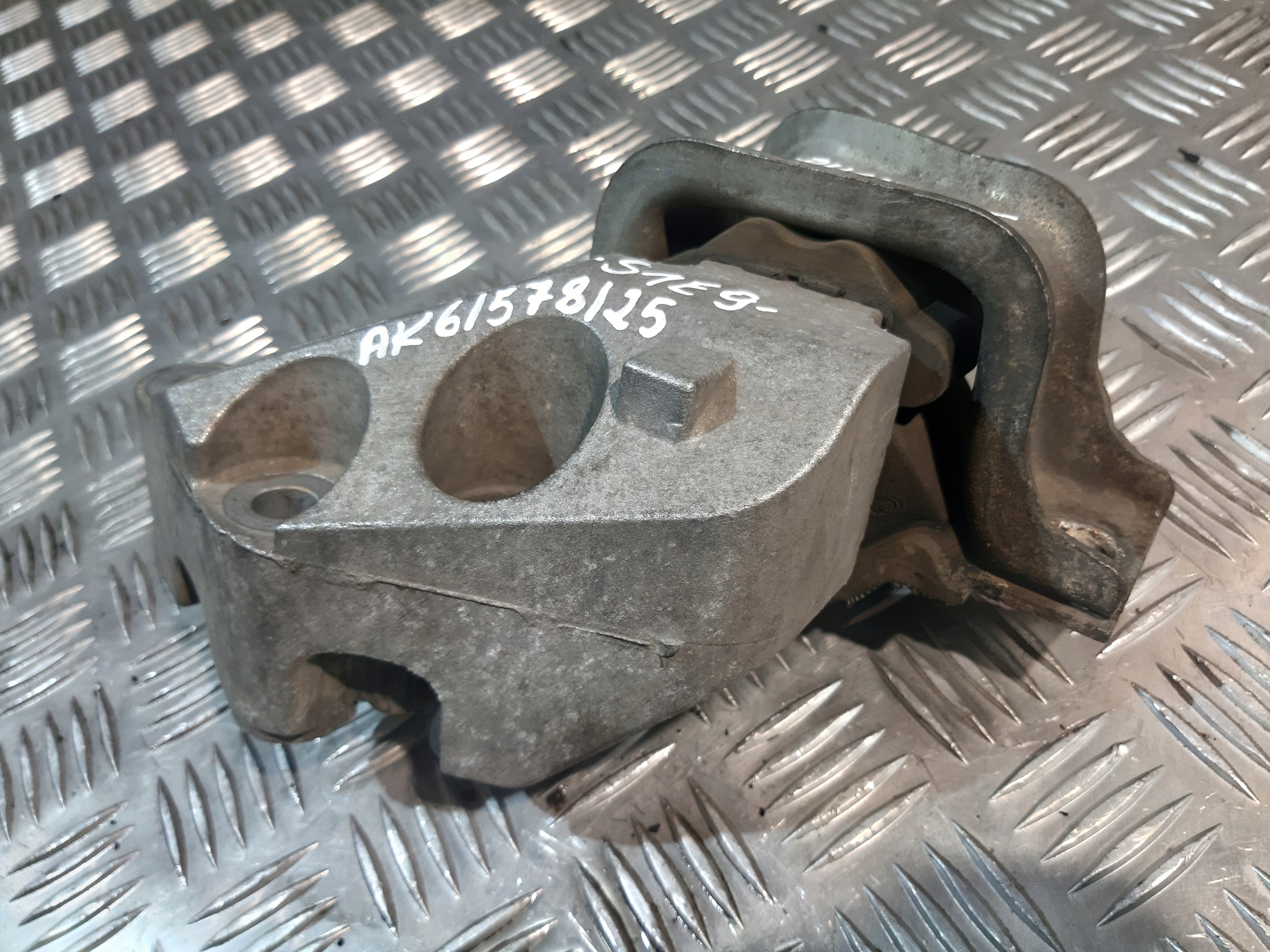 Ducato III boxer 06-12 2.2 hdi engine mount 1358086080