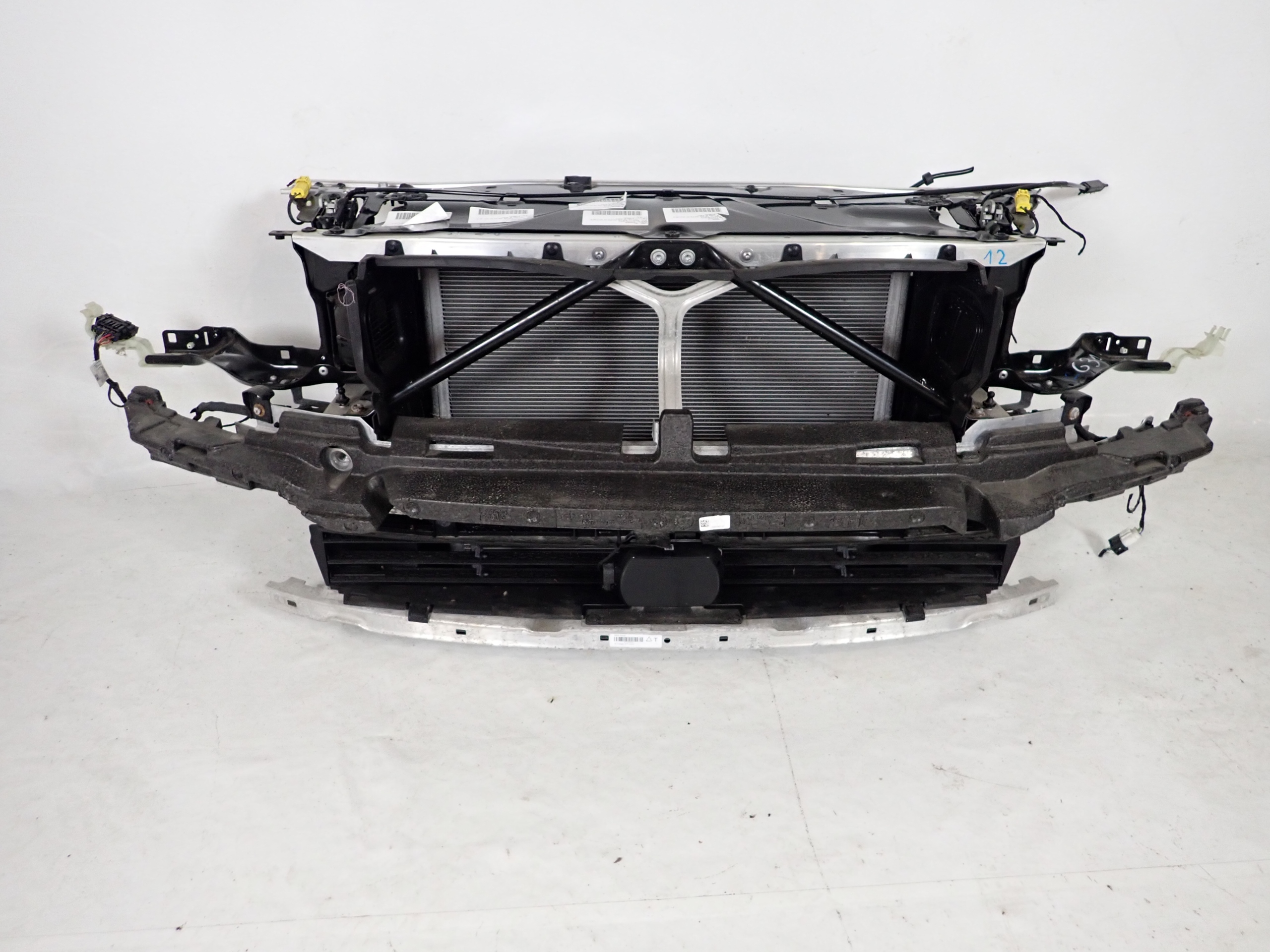 BMW 5 G31 PAS PRZEDNI WZMOCNIENIE CHŁODNICE