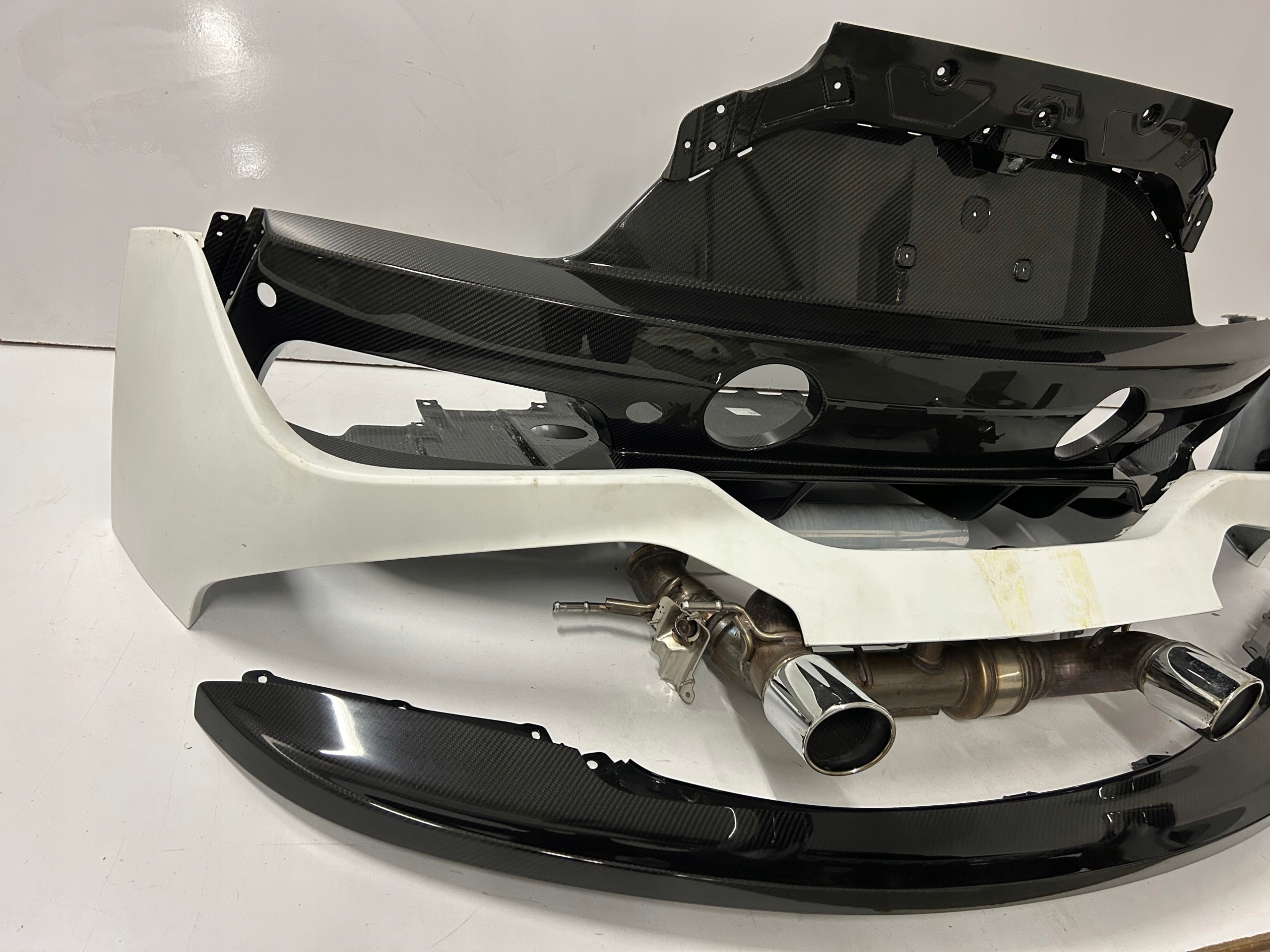 MASERATI MC20 running board bumper rear exhaust pipe cap Rear Bumper