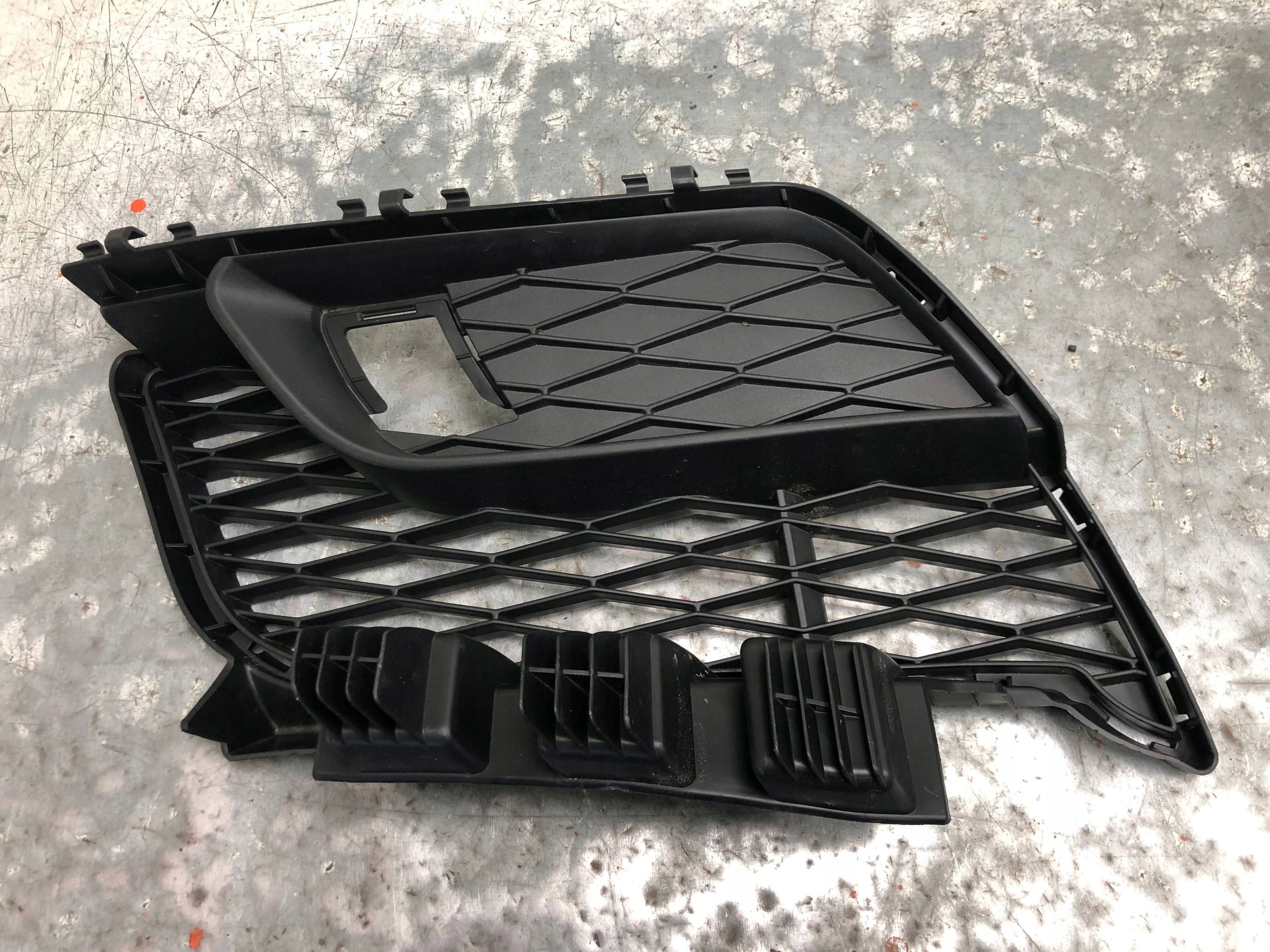 grid of a bumper left front TOYOTA SUPRA MK5 A90 8811317