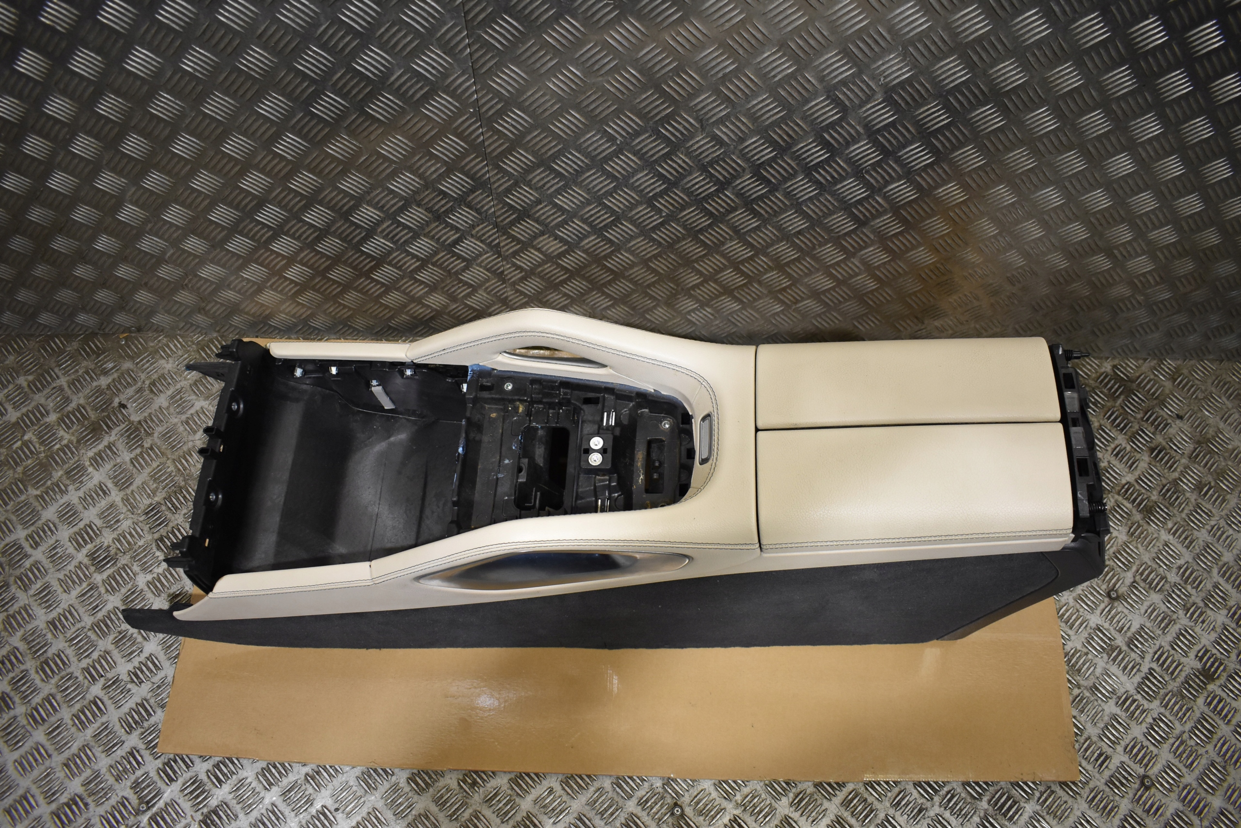 TUNEL central armrest MERCEDES W167 1