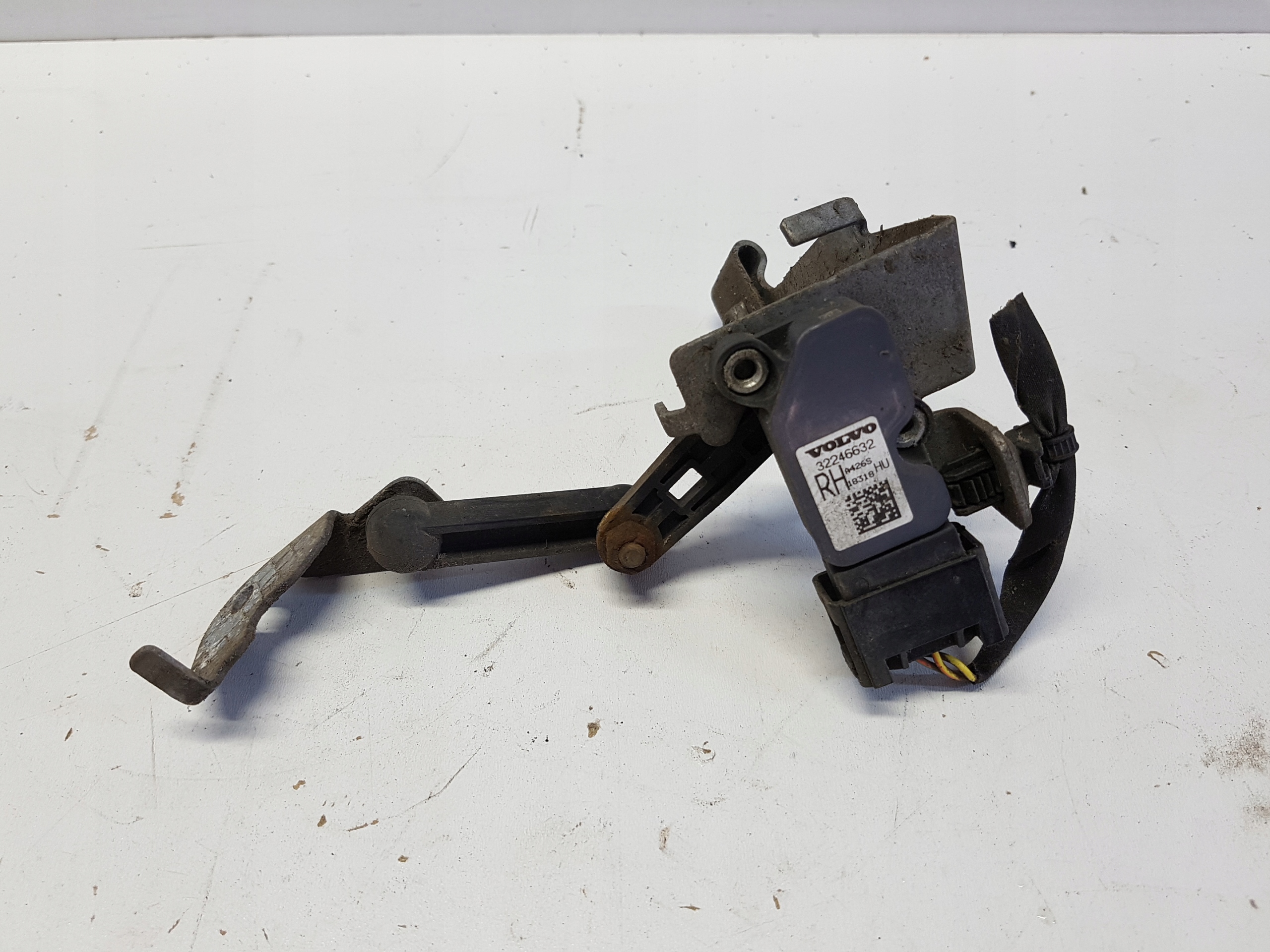 VOLVO V60 II S60 III Sensor POZIOMOWANIA XENON TY