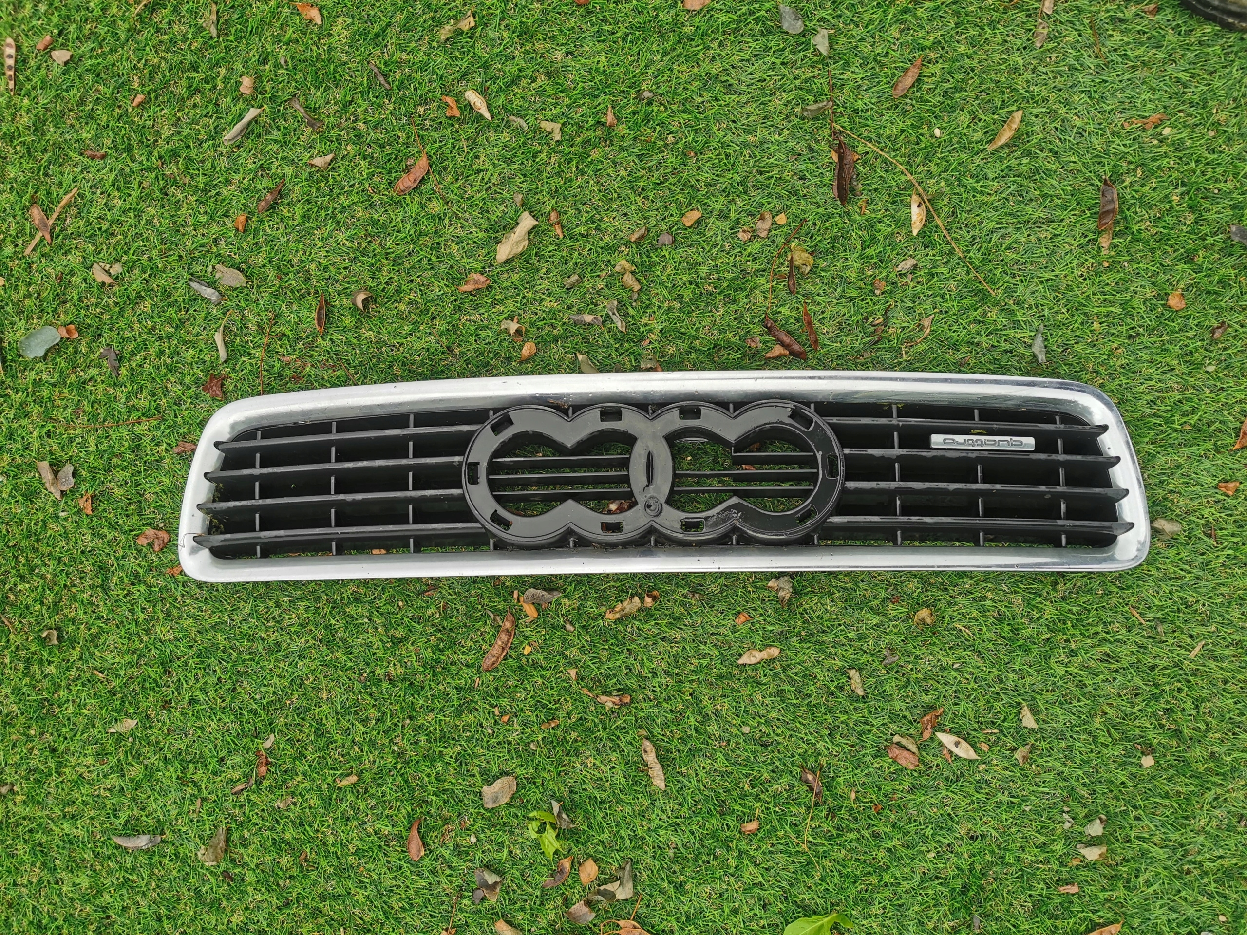 AUDI A4 B5 QUATTRO grill grille radiator 8D0.854.643.B 8D0.854.643 8D08546