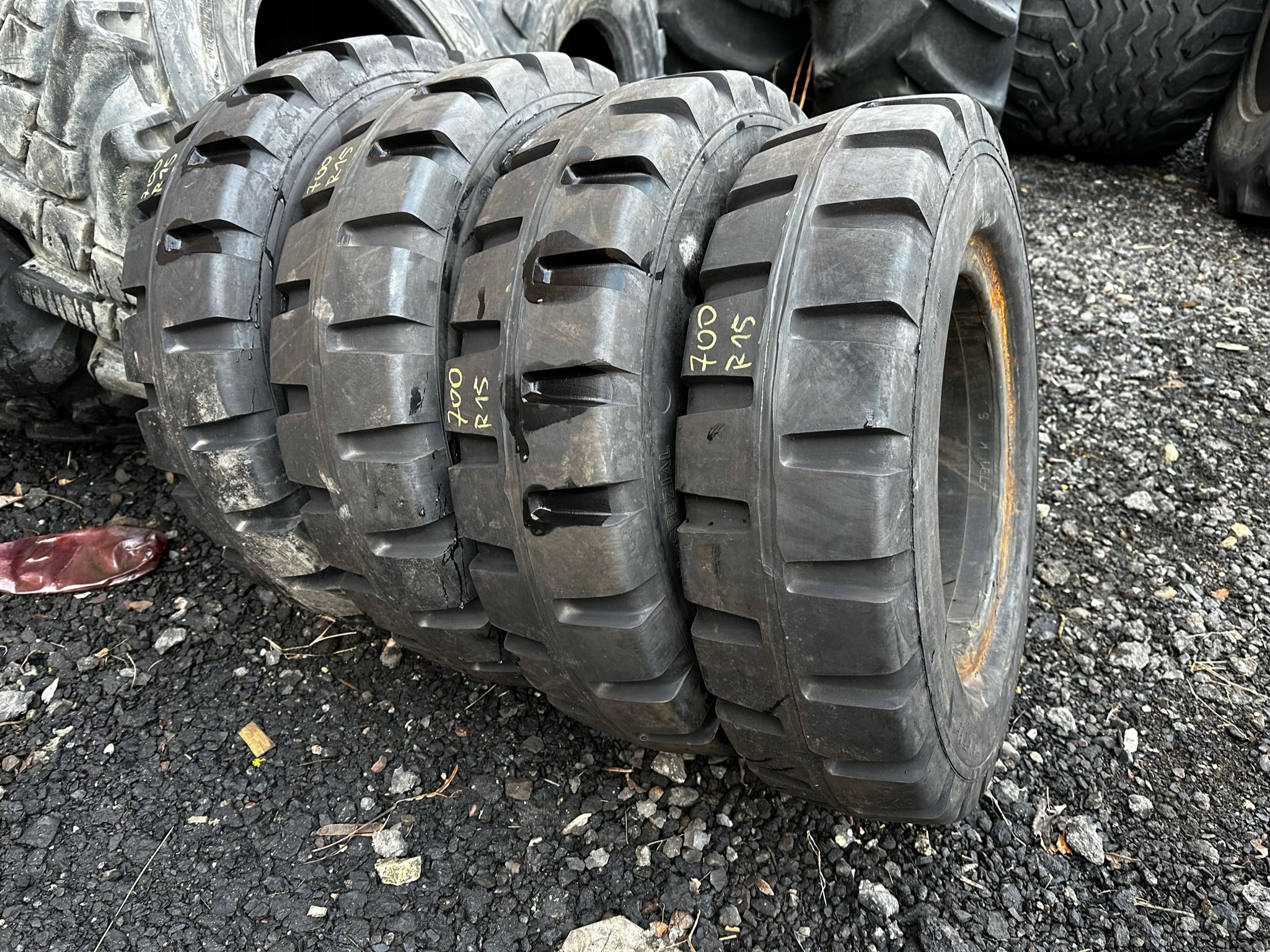 ШИНЫ WIDLAK ПОЛНЫЕ 250/70-15 7.00-15 ЧЧ НОВЫЕ 100%