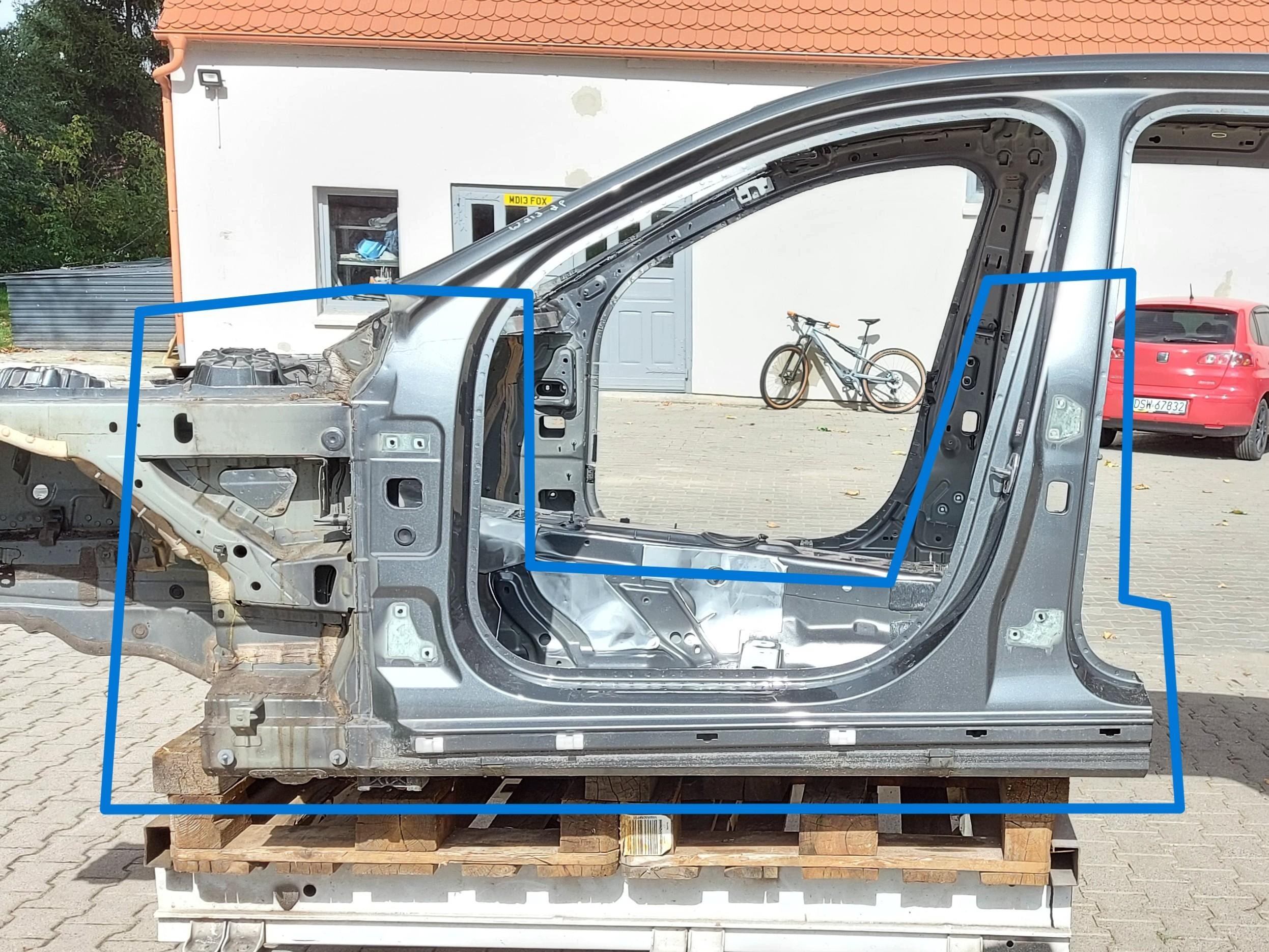 MERCEDES W213 E300de Kombi pillar threshold left 992