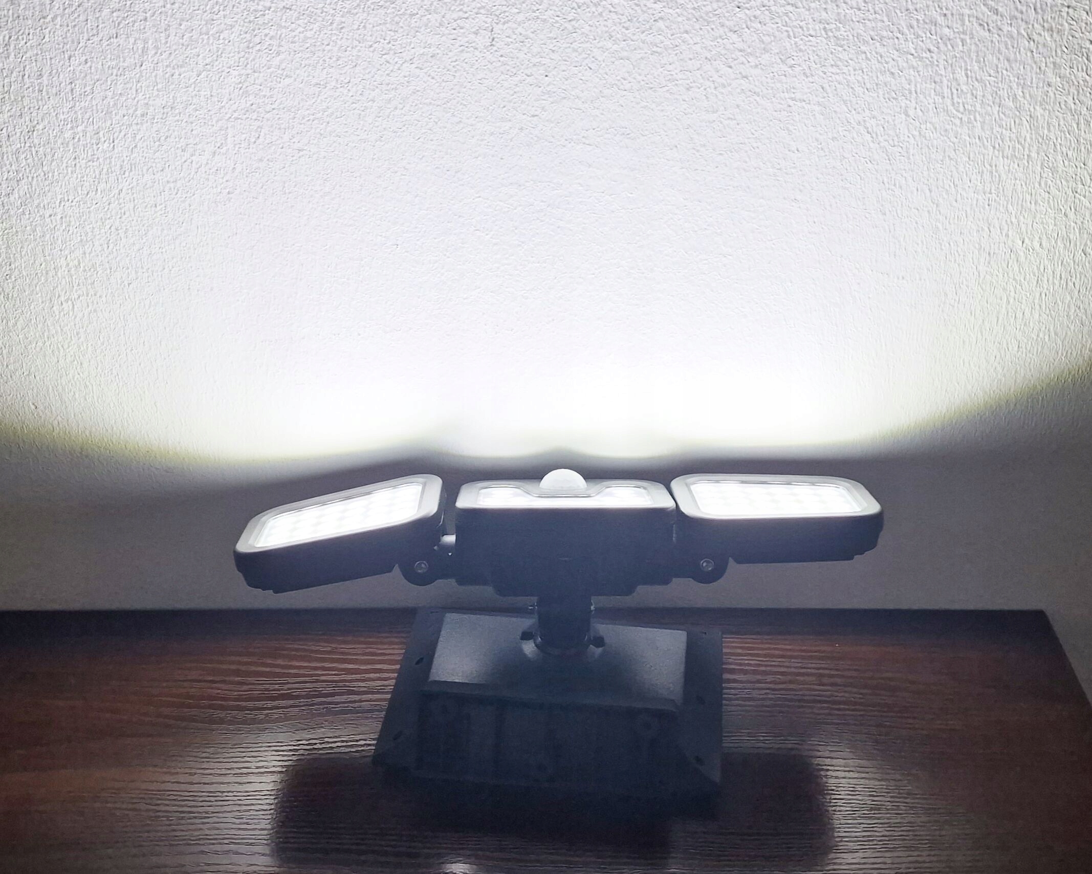 LAMPA SOLARNA Z CZUJNIKIEM RUCHU MOCNA PANEL SOLARNY 74LED IP65 ŚWIECENIA Szerokość 120 mm