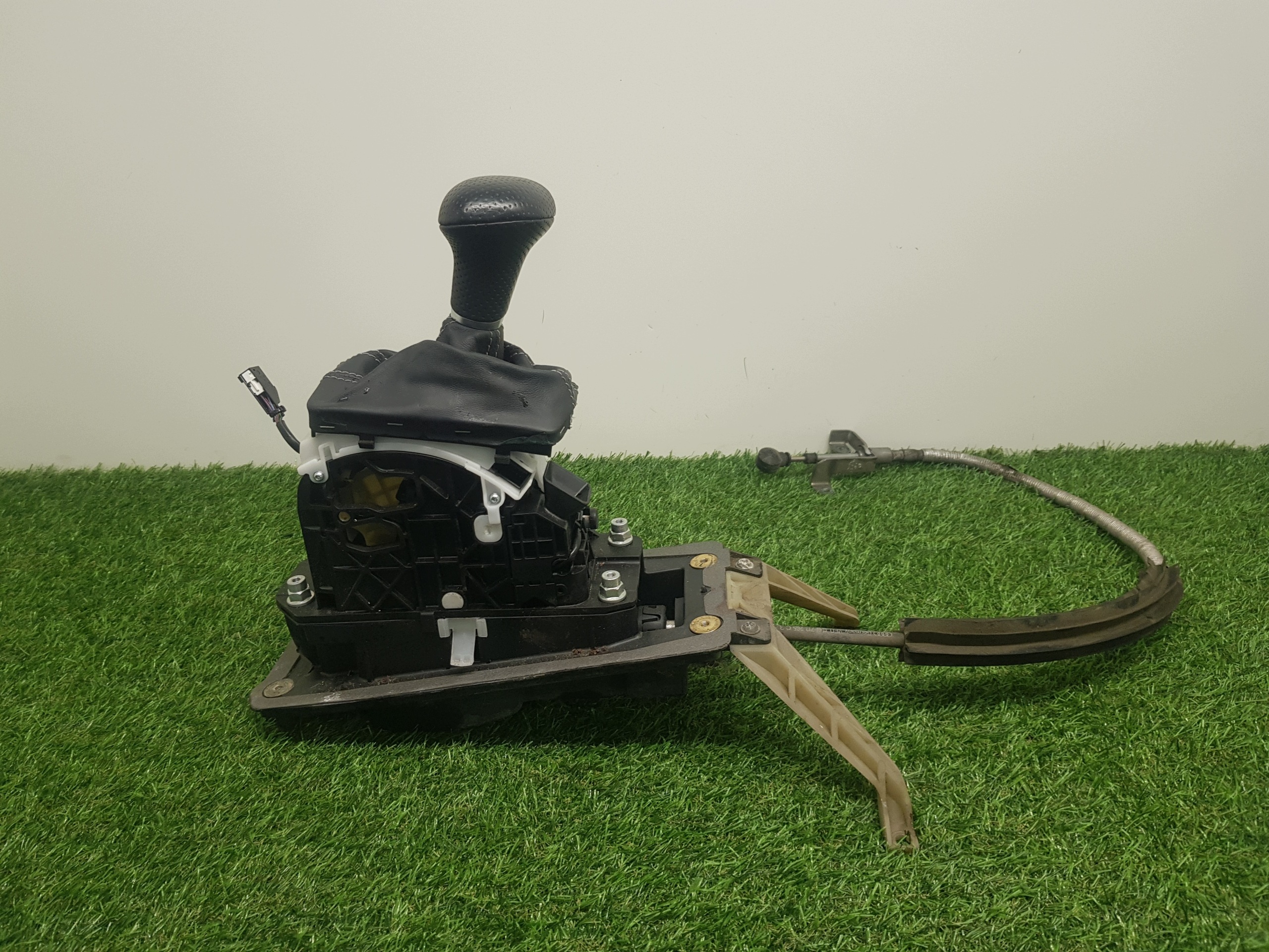trim changes of the gear AUDI Q7 4L1713041R