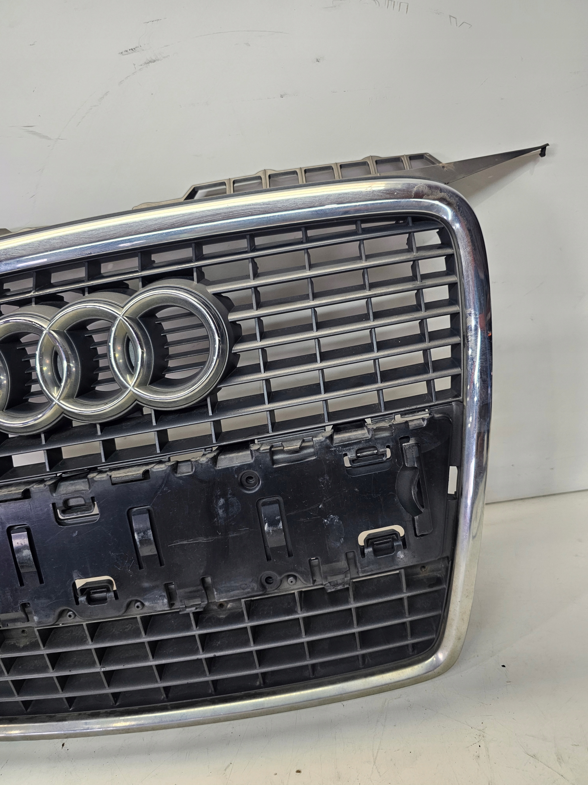 GRILL ATRAPA CHŁODNICY AUDI A3 8P 03-08 8P4853651A Producent części Audi OE