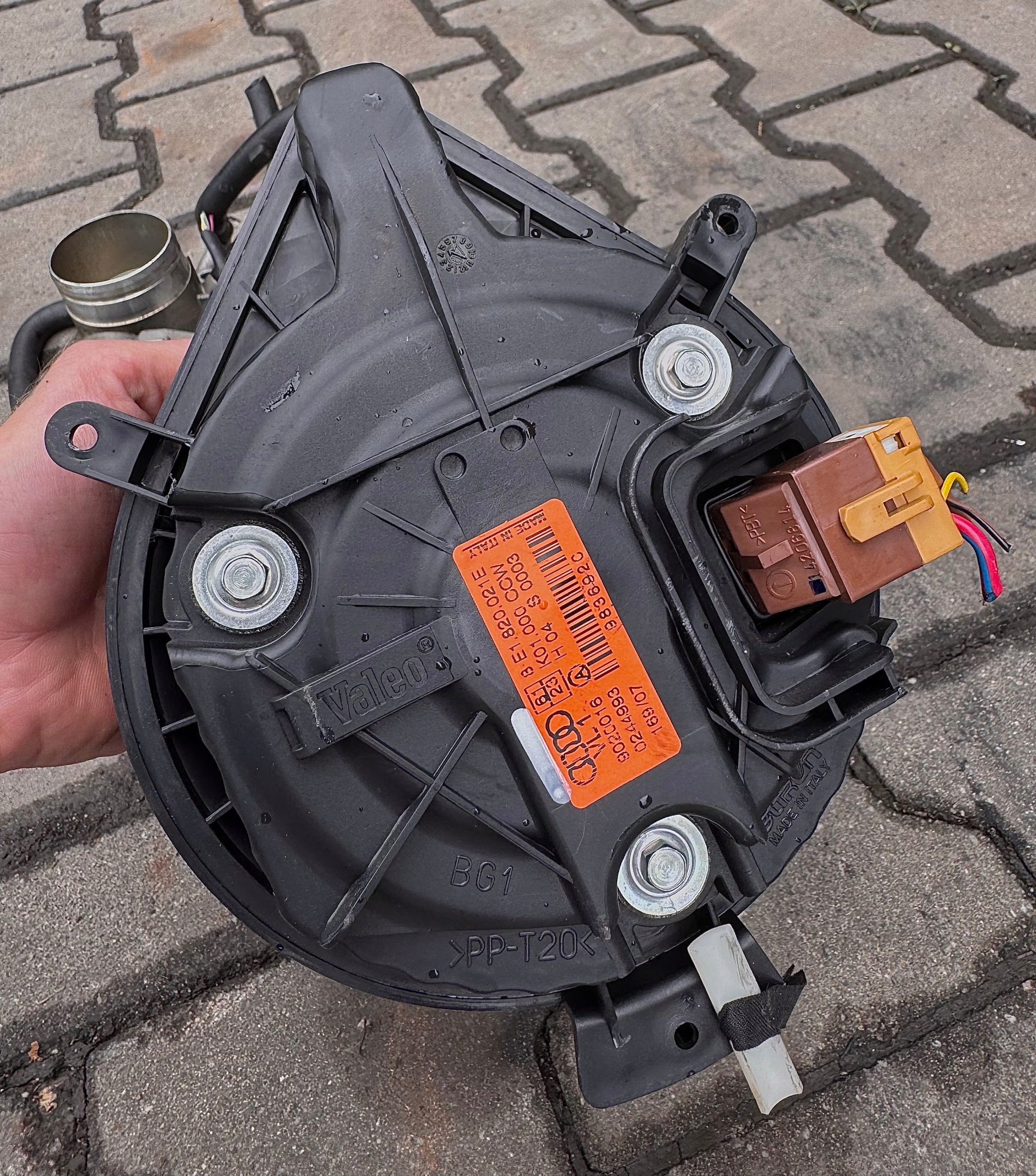 AUDI A4 Avant B7 ventilátor topení 8E1820021E originál