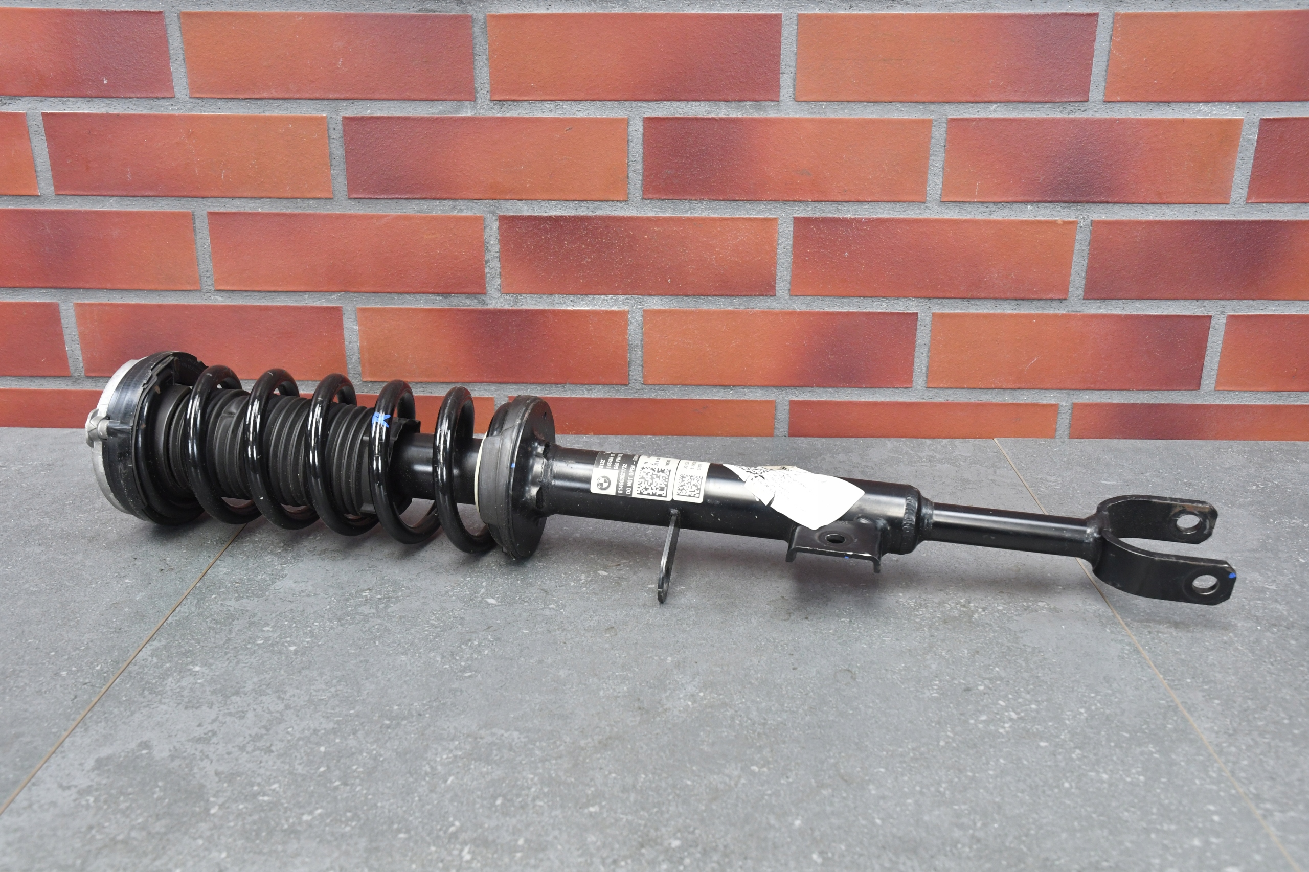 shock absorber right front front BMW 5 G60 5A135A8 22580km 530e 30e