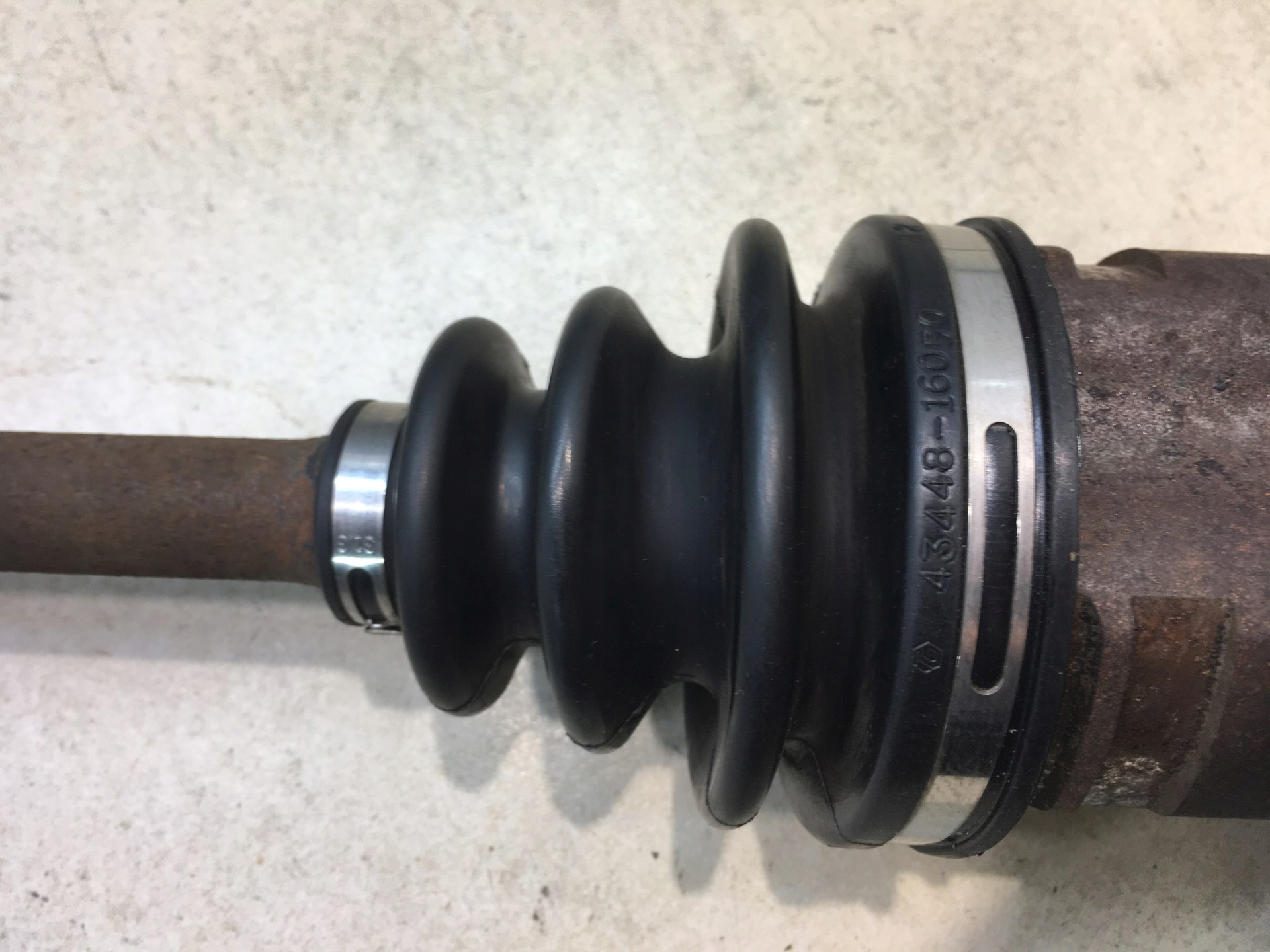 semi-axis left short. TOYOTA YARIS and 1.3