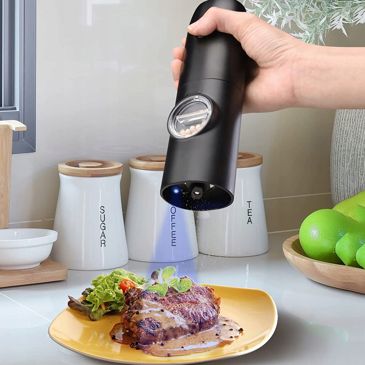 ELEKTRYCZNY MŁYNKÓW DO SOLI I PIEPRZU Z OŚWIETLENIE LED DO RESTAURACJI Moc 25 W