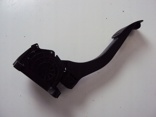 9836042080 - ПЕДАЛЬ АКСЕЛЕРАТОРА PEUGEOT 3008 II 2016-