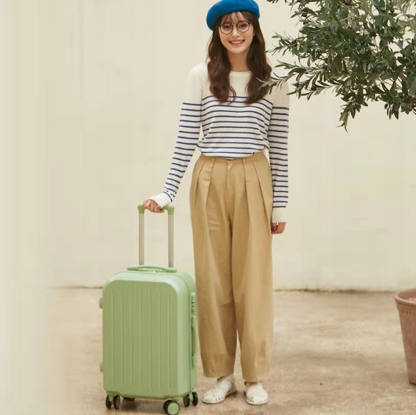 WALIZKA PASTELOWA WALIZKA KABINOWA PASTELOWA RÓŻOWA Rodzaj twarda