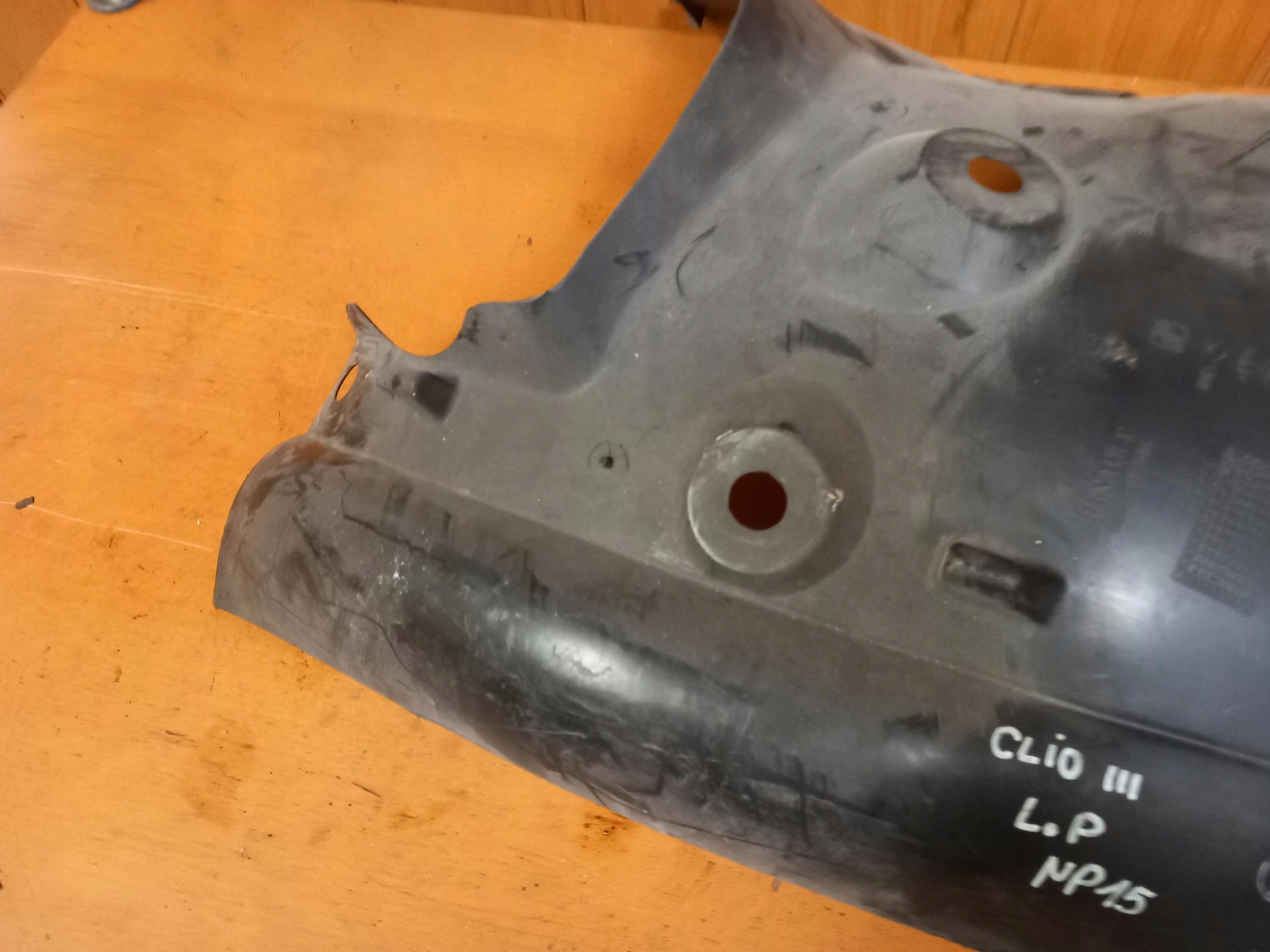 mudguard left front RENAULT CLIO III 8200289945 05-12