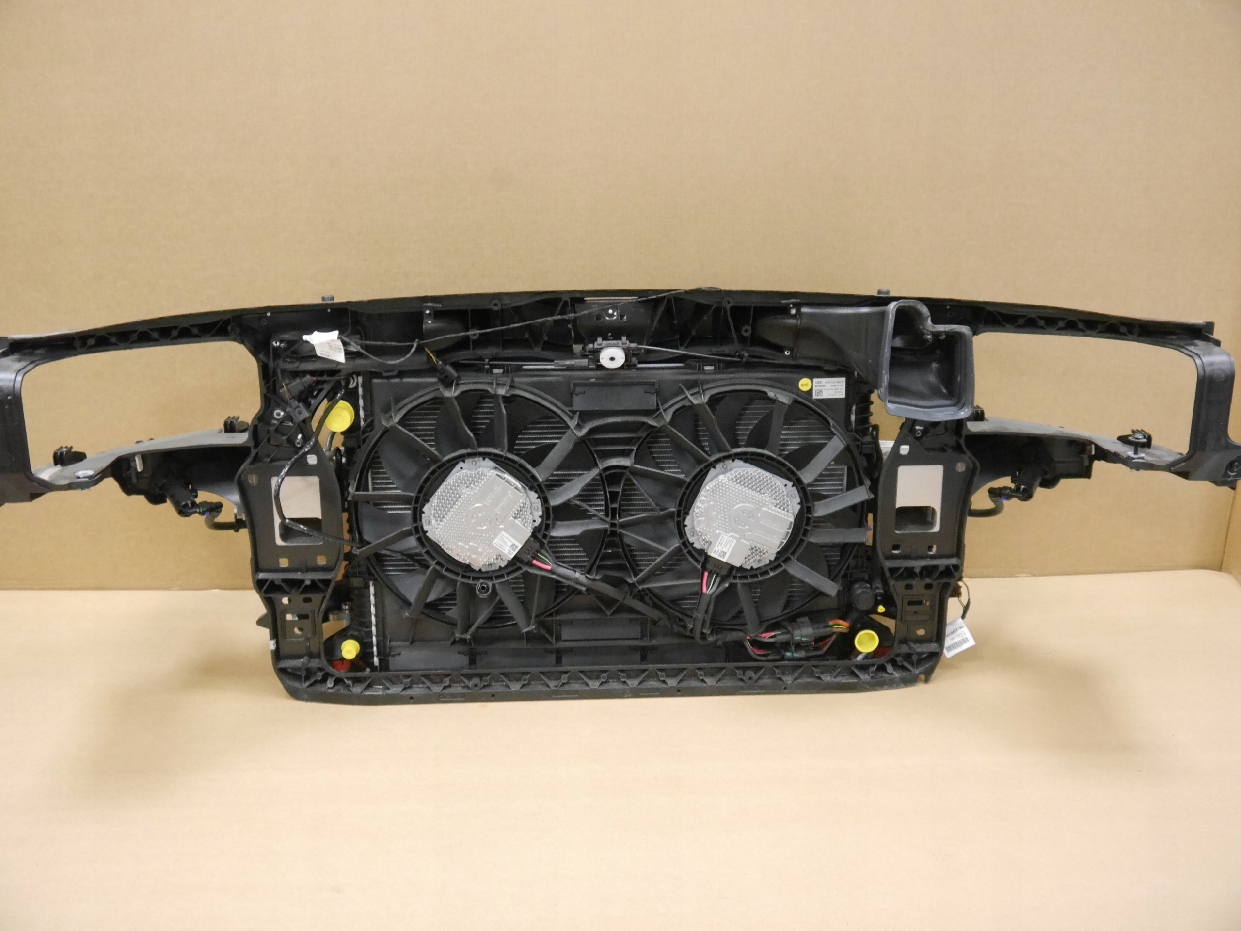 AUDI A8 D4 PAS PRZEDNI CHŁODNICE 3.0 TDI Producent części Audi OE