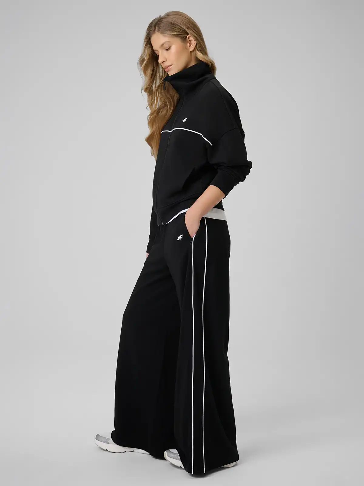 Spodnie Damskie 4F Dresowe Sportowe Z Rozszerzaną Nogawką M F1413 SS26