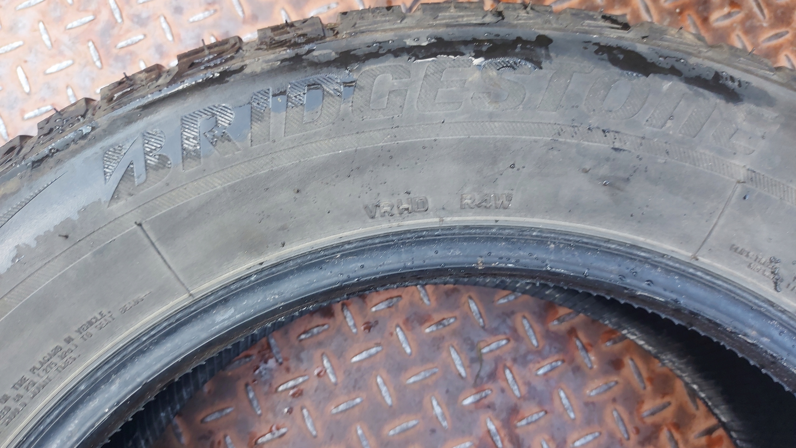 BRIDGESTONE BLIZZAK LM-80 225/60R18 tyres winter 4,5mm