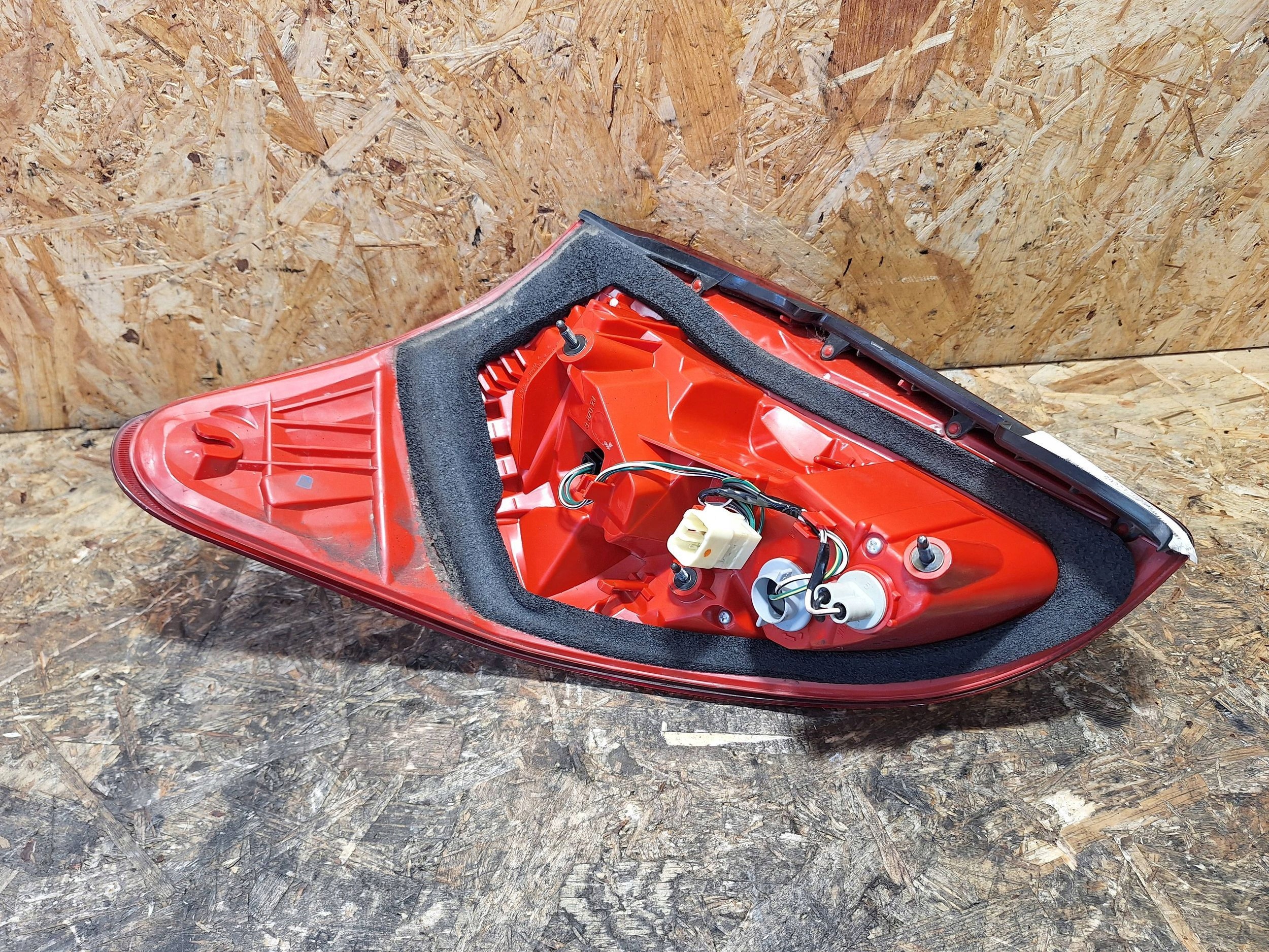 LAMPA TYŁ PRAWA TOYOTA RAV4 III 09-10 EUROPA Producent części Toyota OE