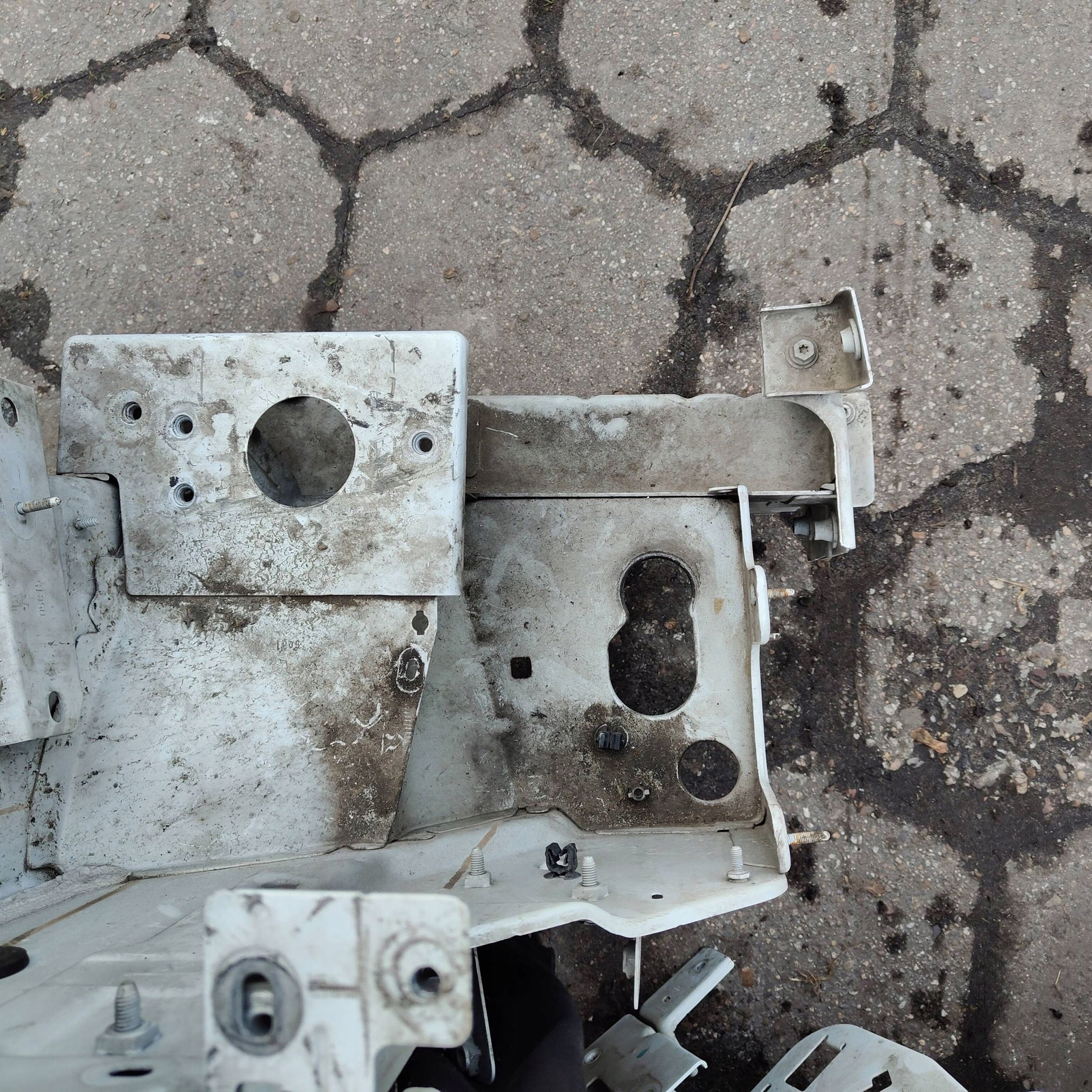 quarter front front side right Renault Trafic III (X82)