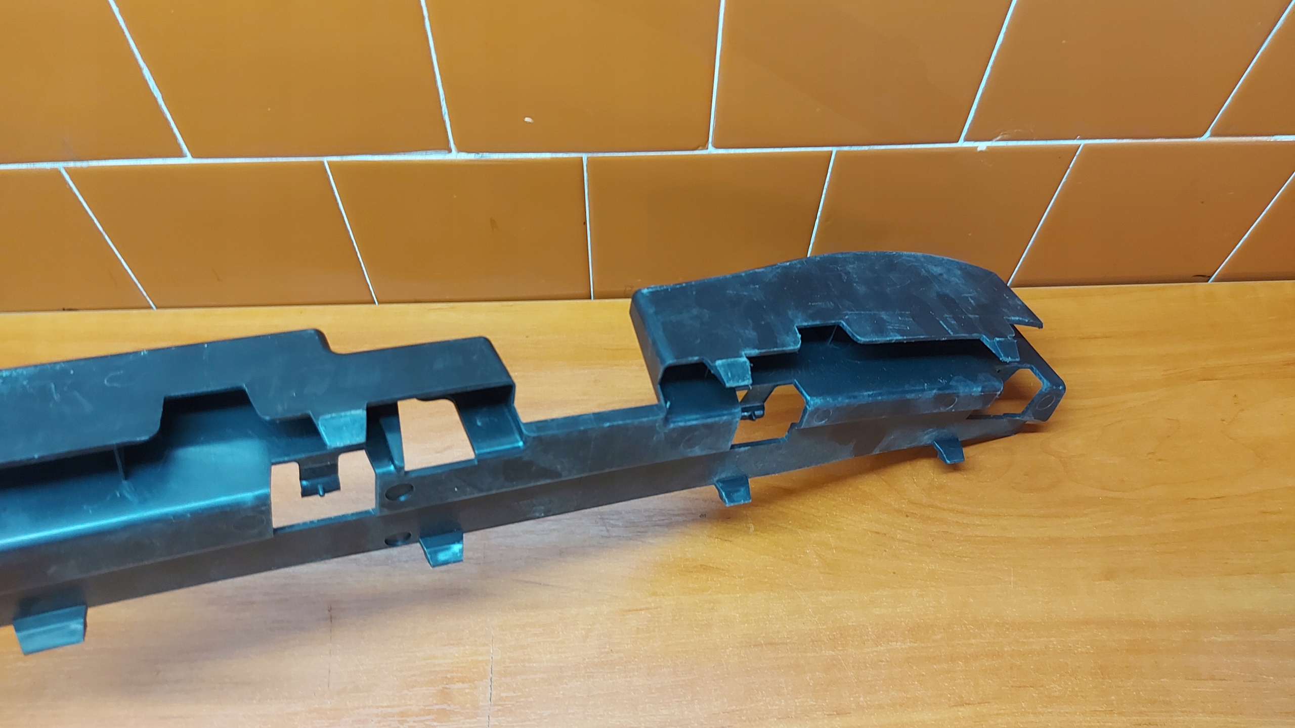 bumper bracket central rear part rear VOLVO XC60 and 08-13