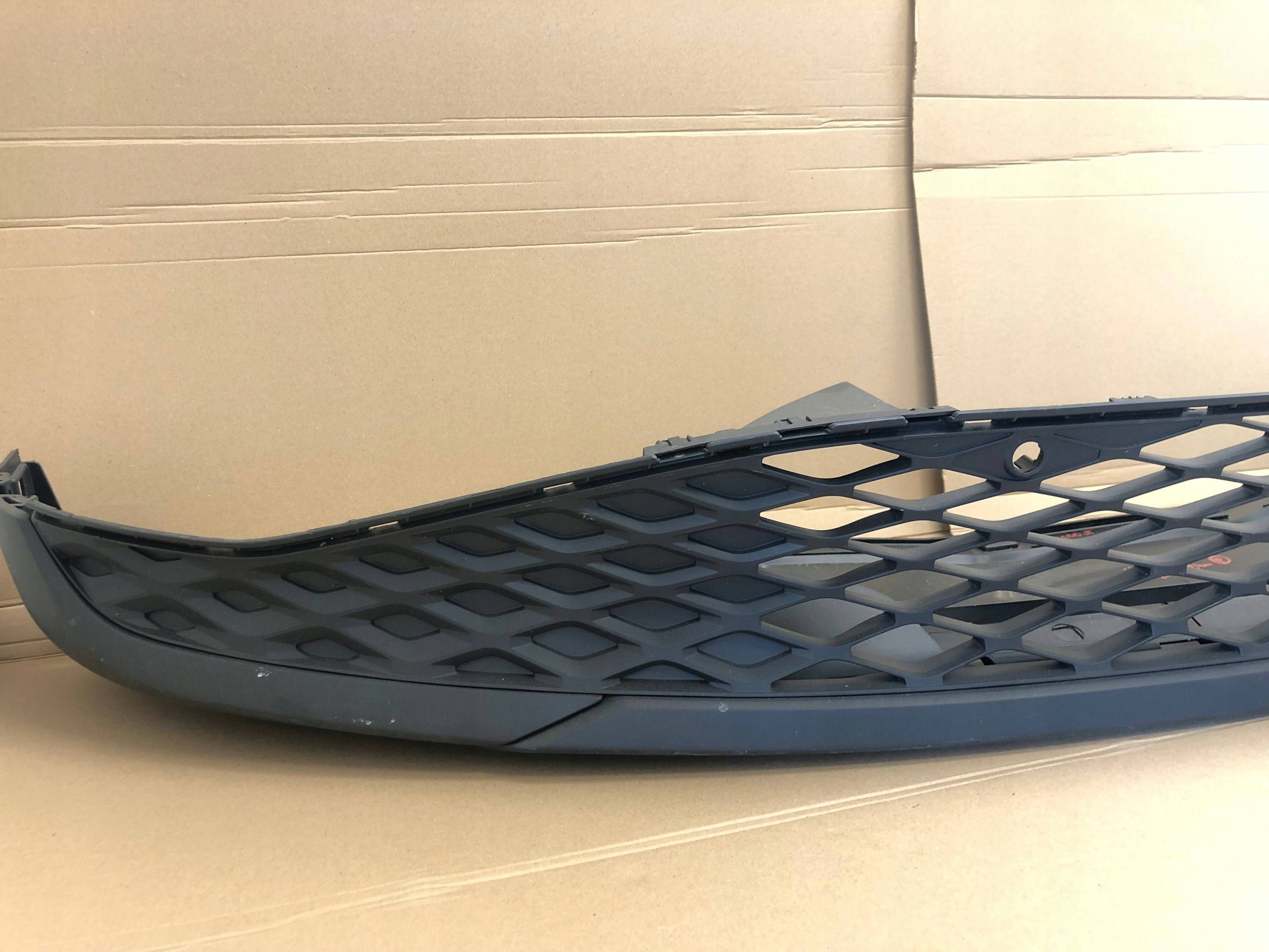 lišta mřížka nárazníku předek VW ID4 ID.4 11A853677 11A805915B