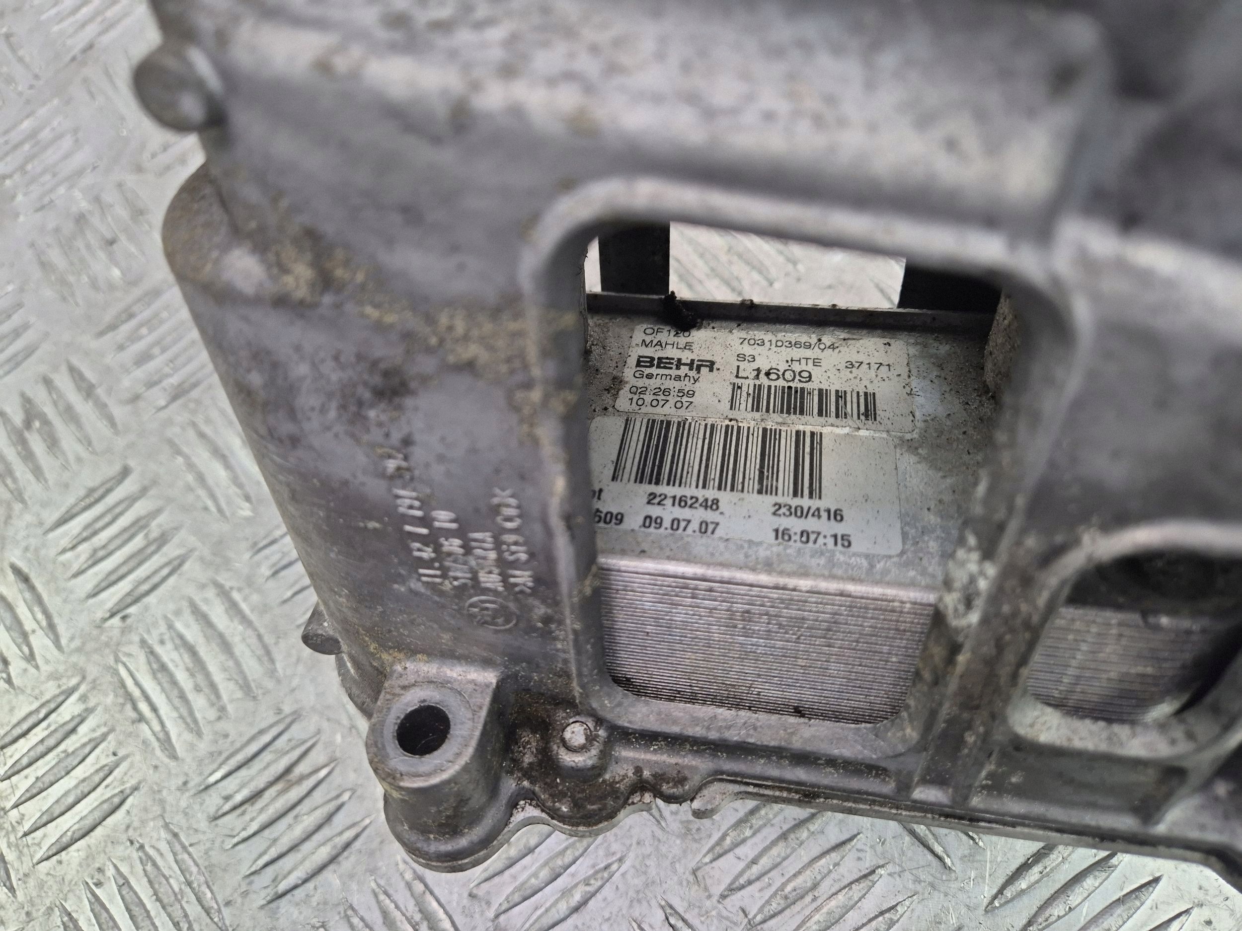 BMW 3 E90 E91 320d 2.0 ölfiltergehäuse 7797392 N47D20A