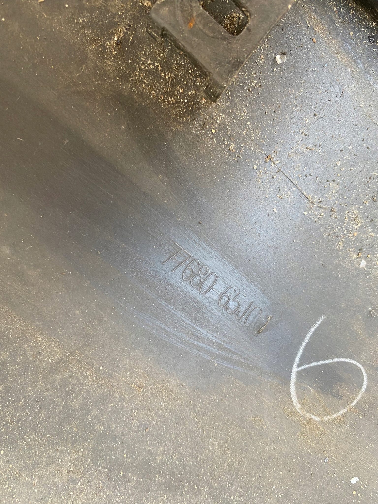 SUZUKI GRAND VITARA II 05- moulding door left front 77680-65J01