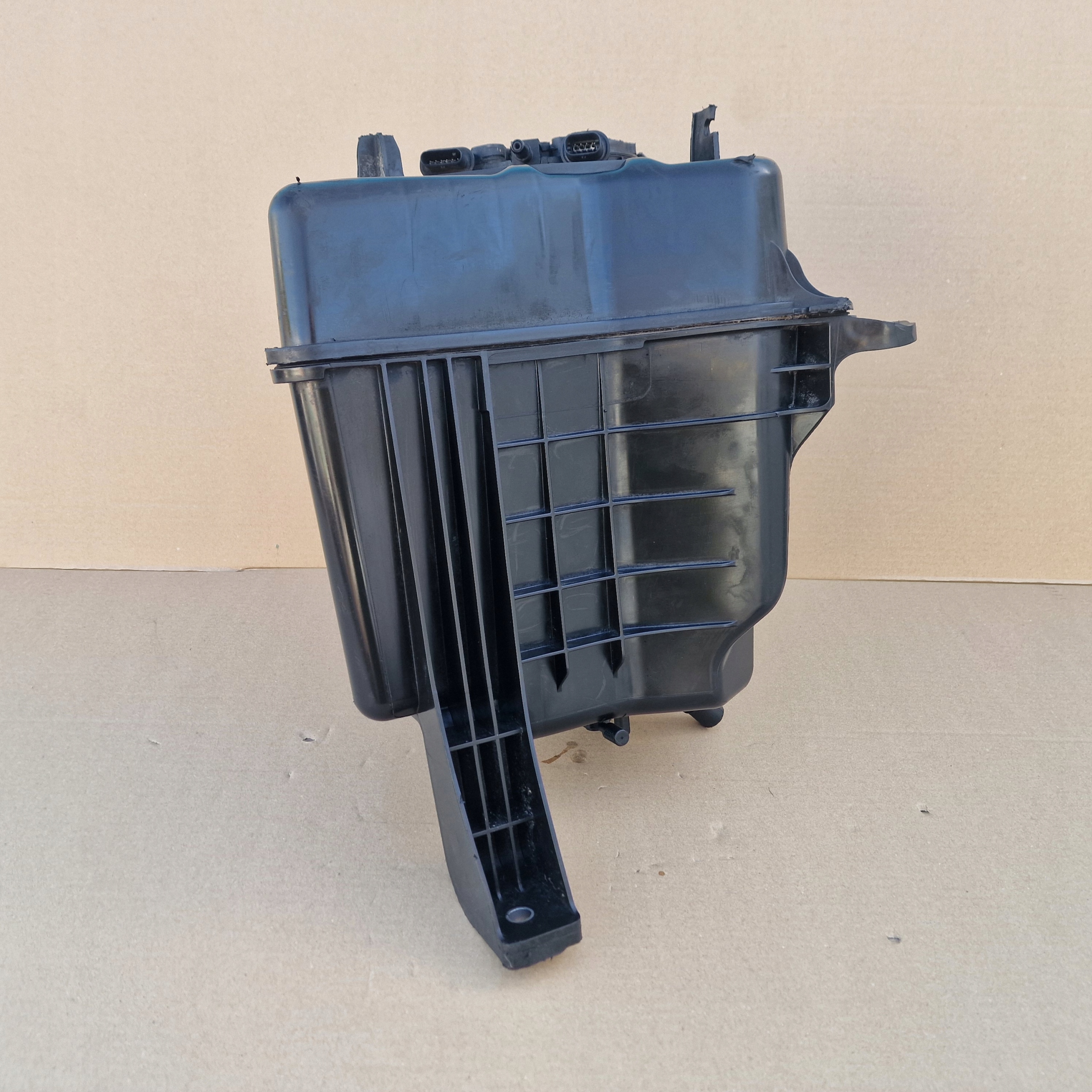 MERCEDES SPRINTER ZBIORNIK ADBLUE W907 W910 A9104700000
