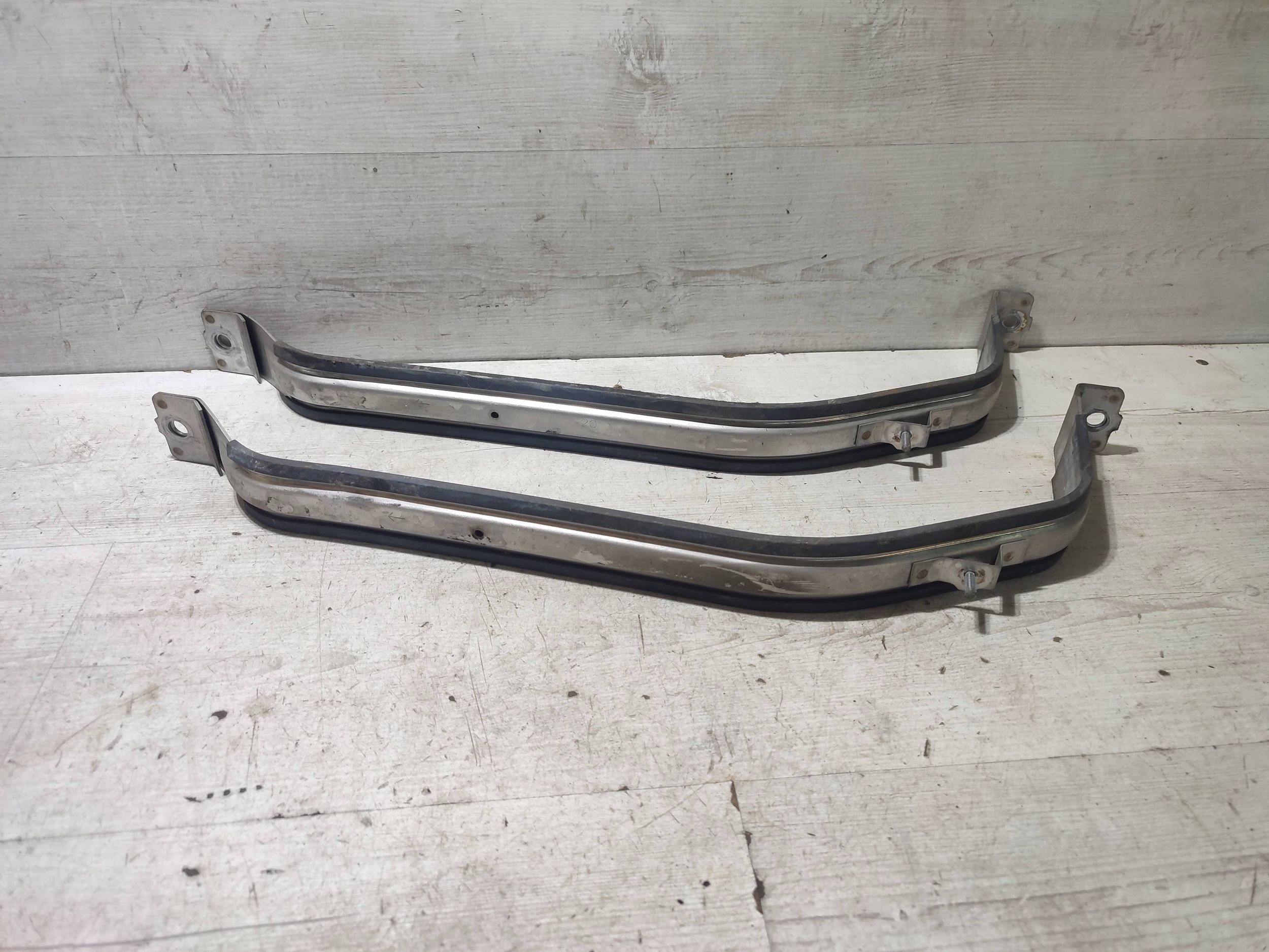Lexus RC 2019 Halter / Halter Behälter des Kraftstoffsbehälters