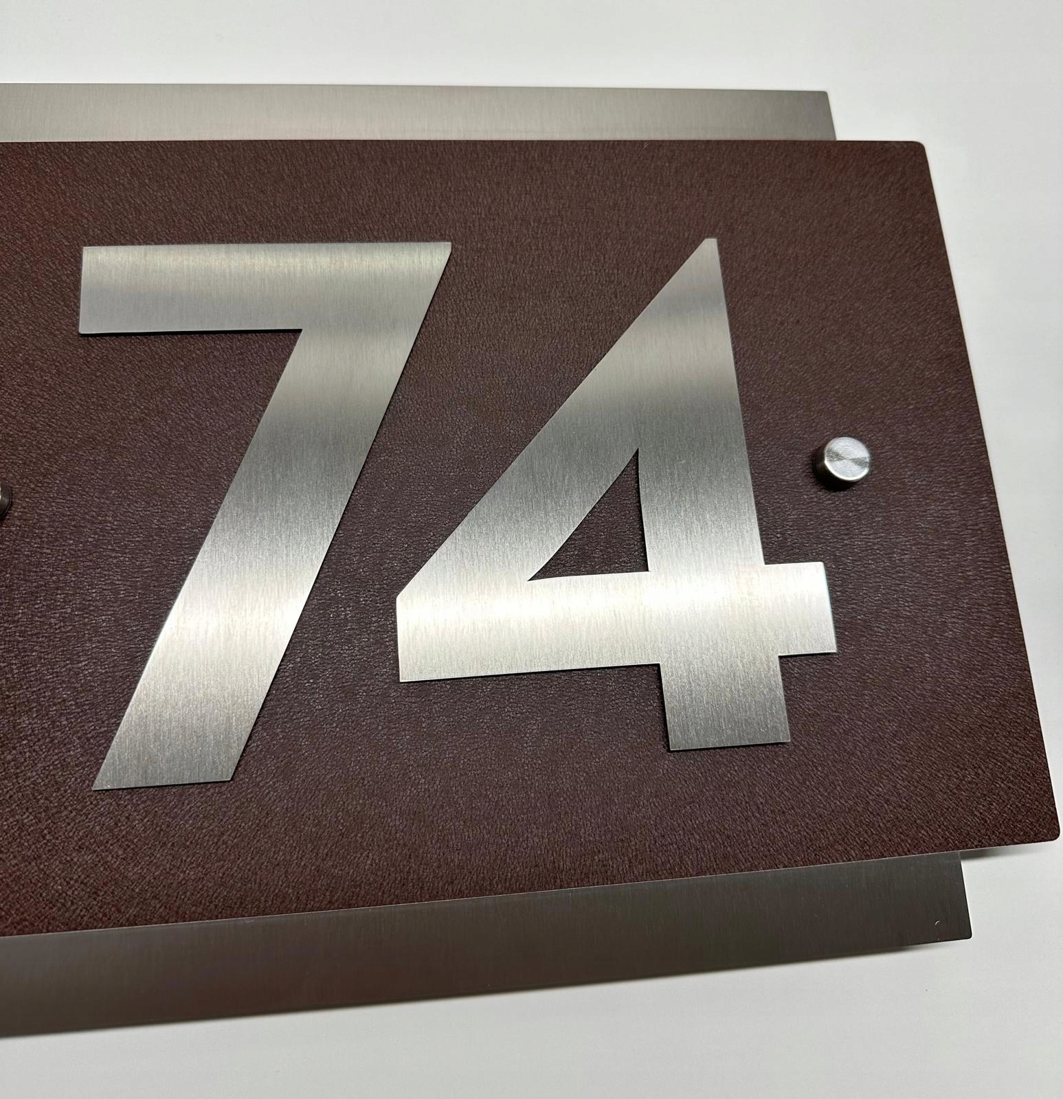 Nerezové 3D číslo domu, Adresní tabulka Ocel, hnědé pozadí 20x30cm