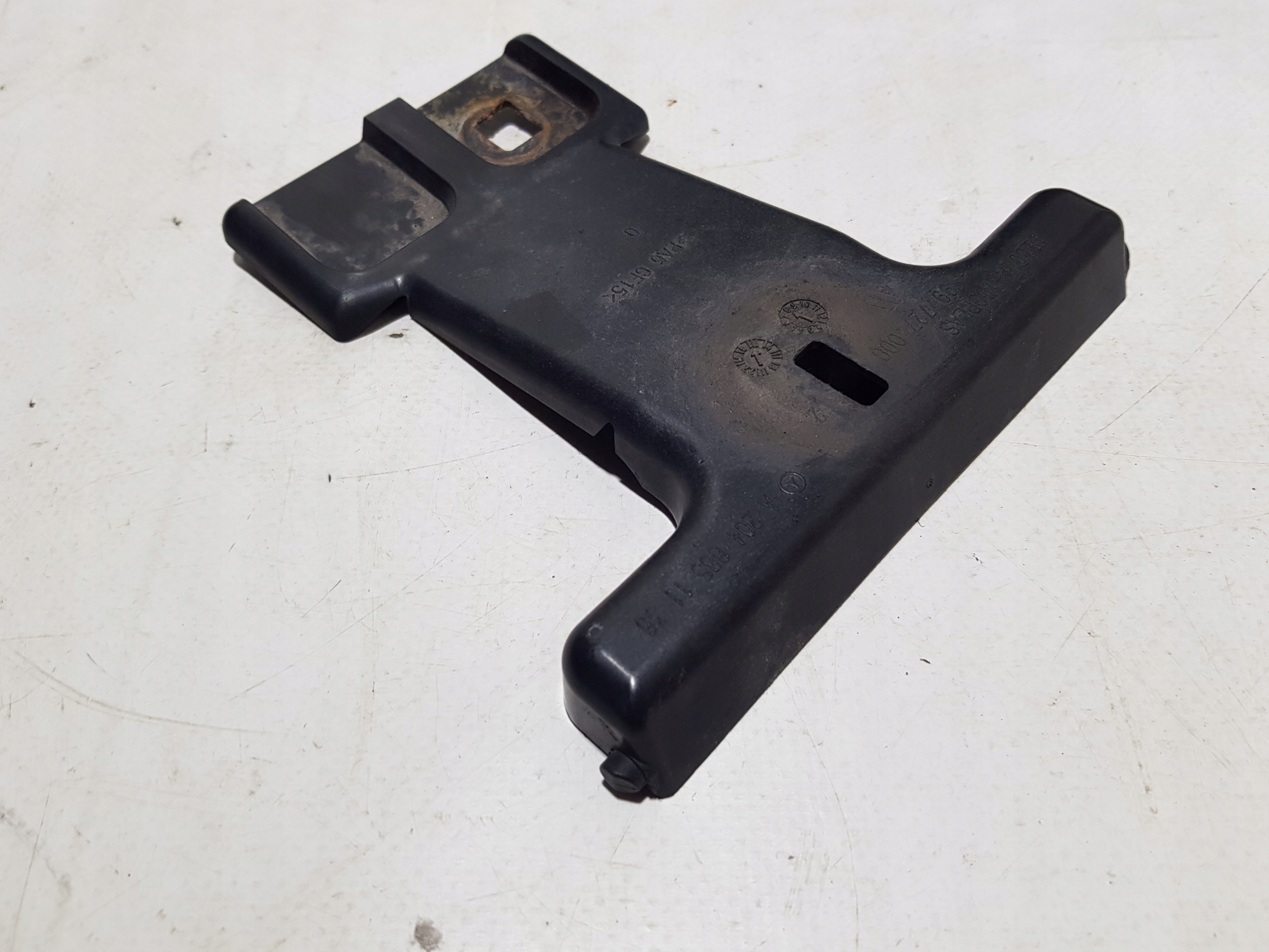 MERCEDES W204 console bracket grille GRILLA radiator 2048851136