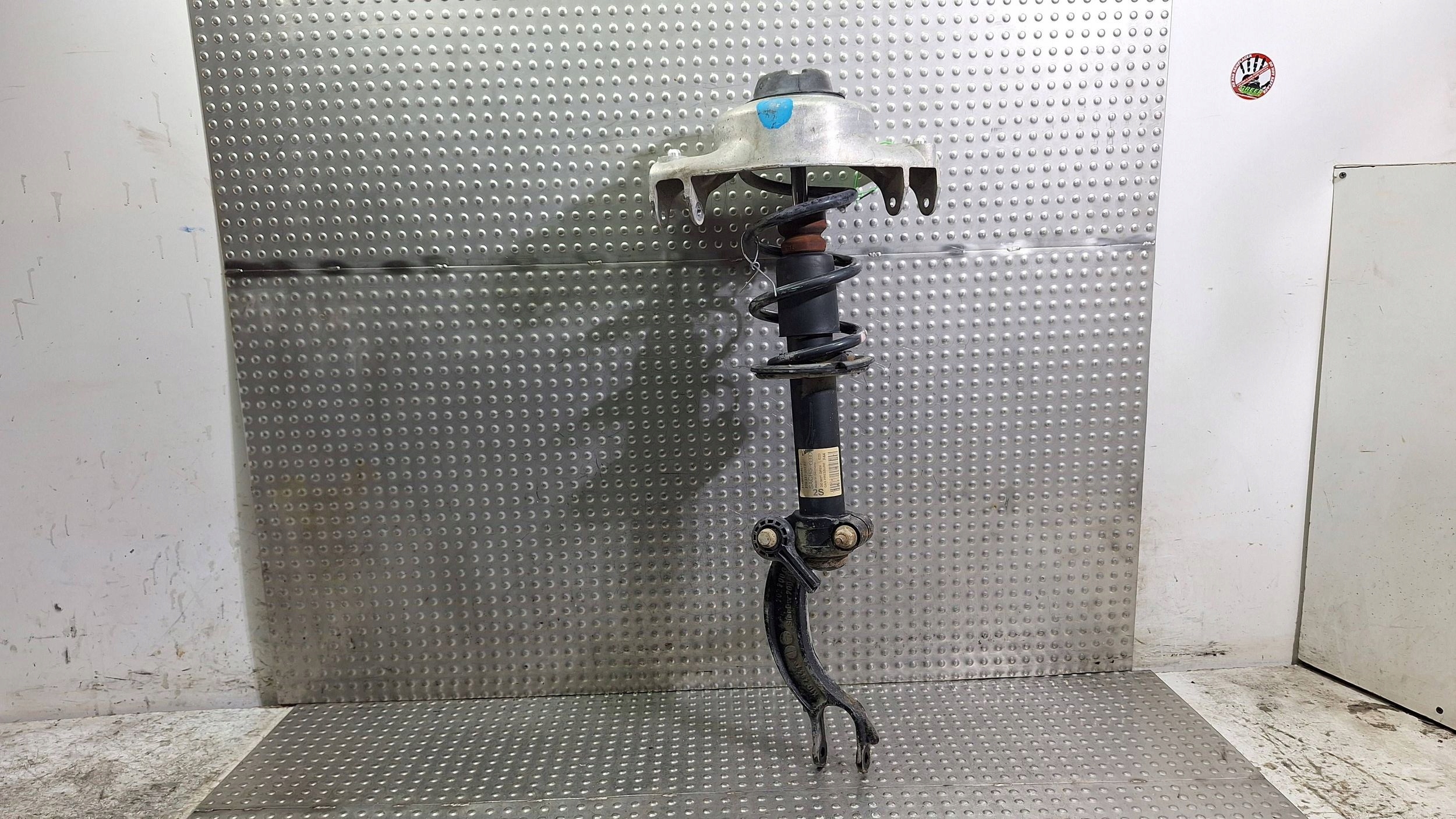 shock absorber right front 8T0413031AF AUDI A4 B8 A5 8T1.8 2.0 TFSI