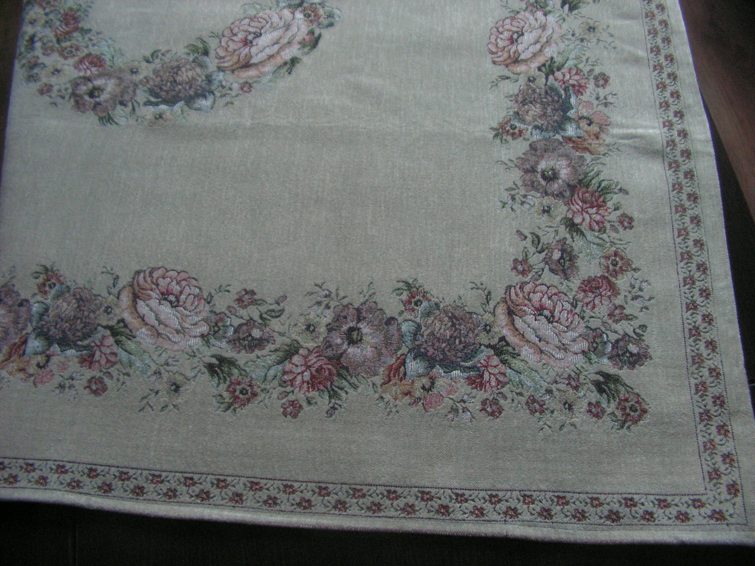 Śliczny Obrus Gobelinowy