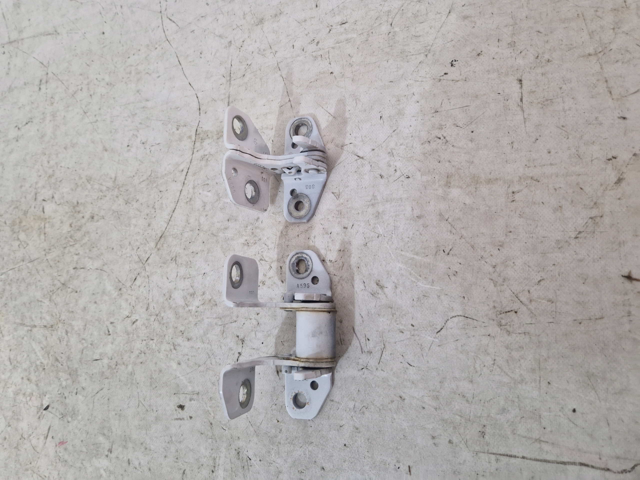 DODGE CHARGER 19 - hinge door right rear part PW7