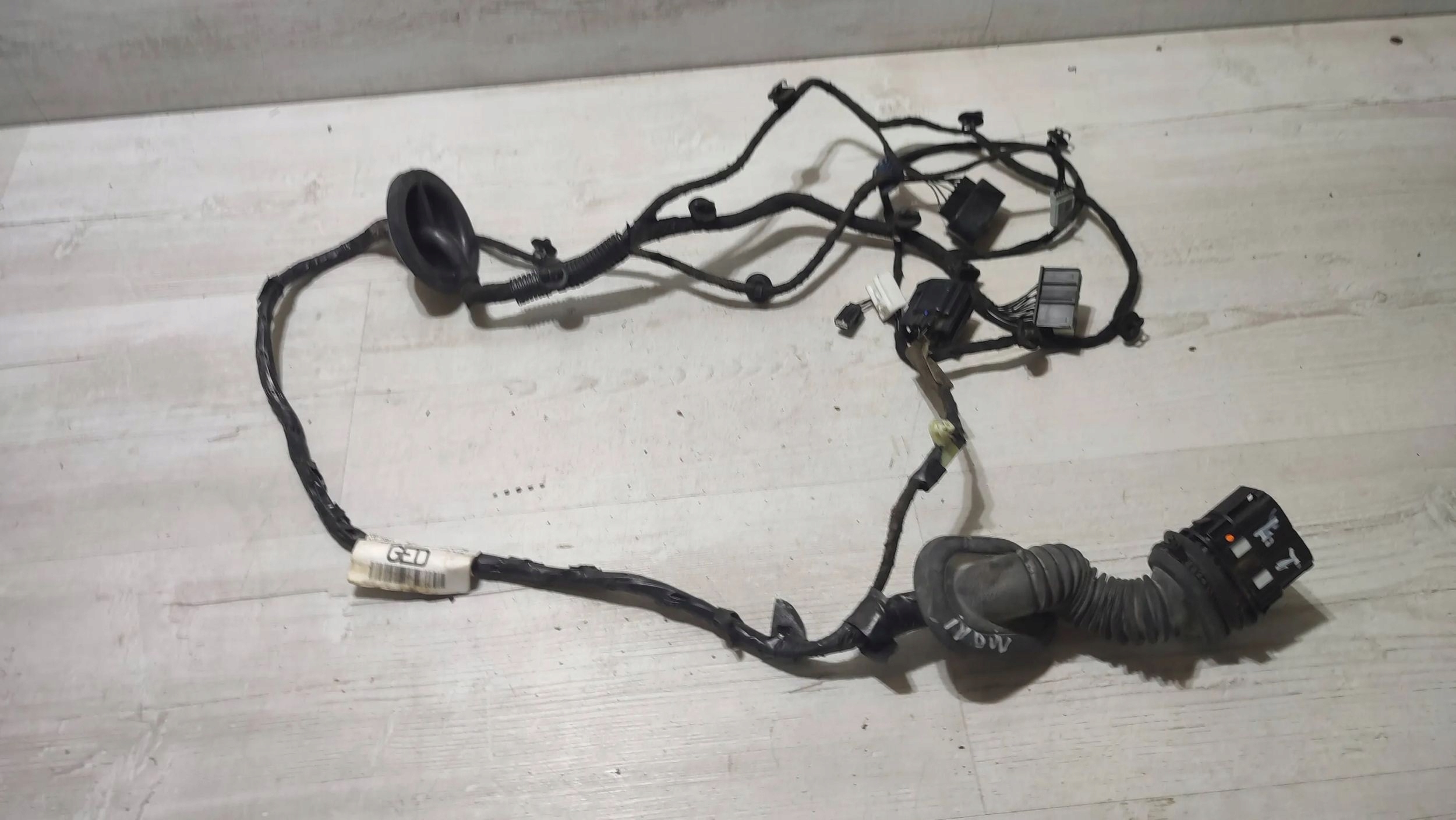 Ford Mondeo MK5 16r 2.0TDCi rear part side left bundle przewodow door