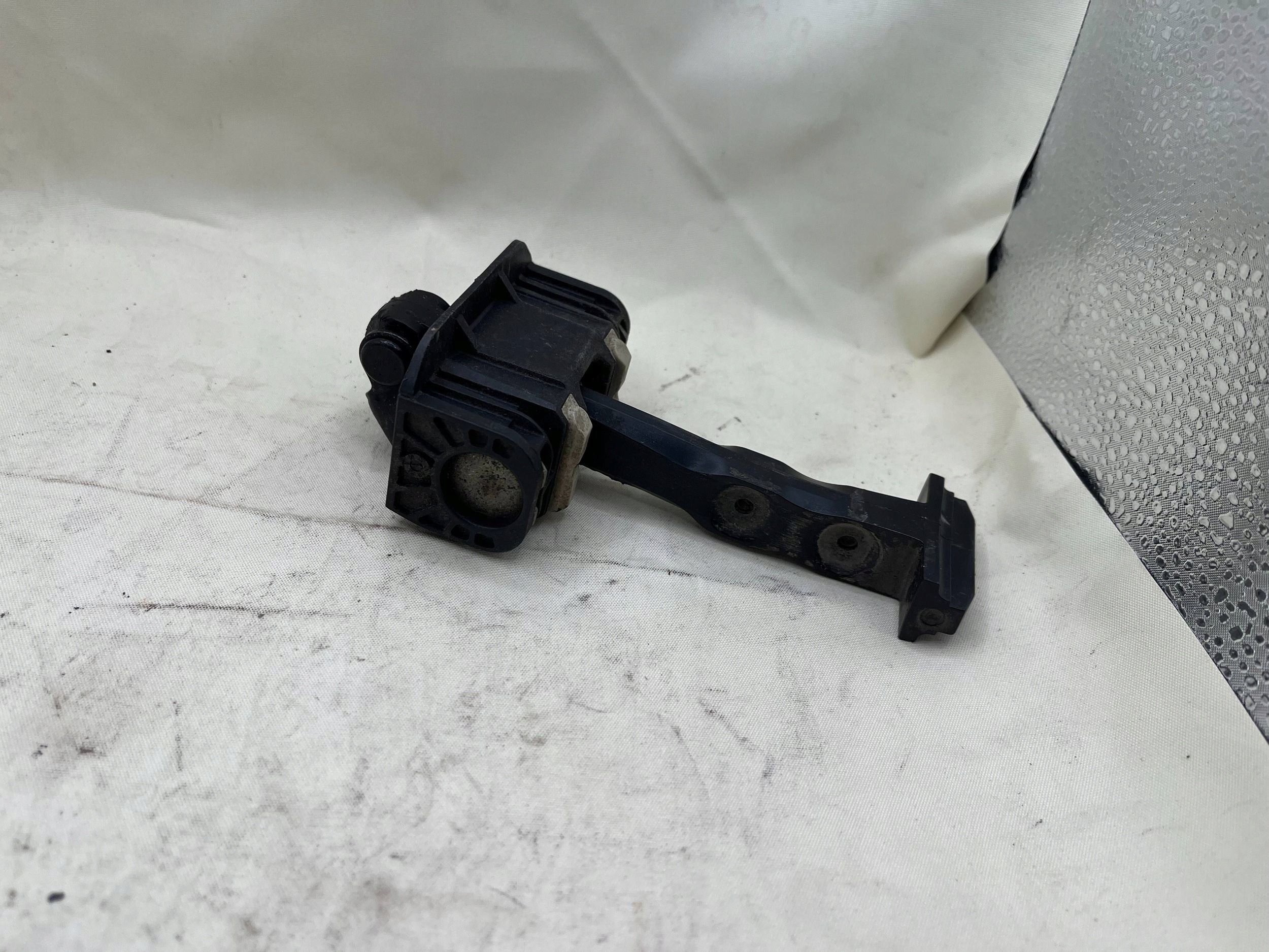 limiter door right left rear part rear BMW e90 51227176808 !J
