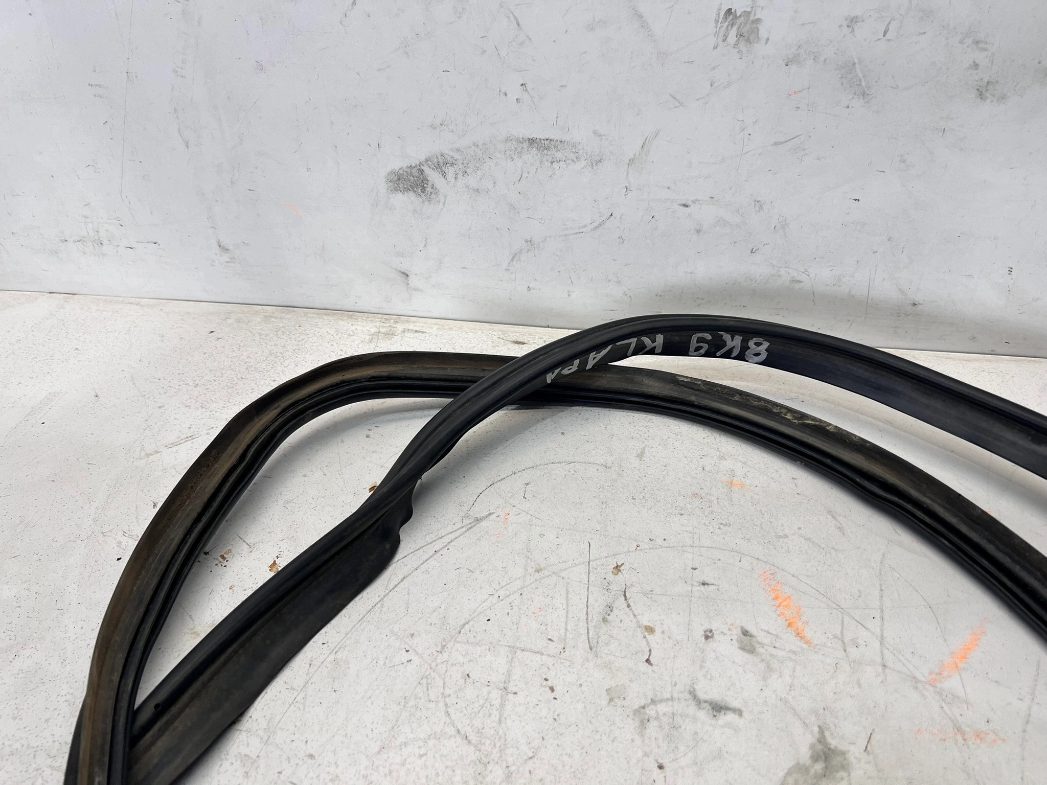 gasket bonnet boot AUDI A4 B8 AVANT 8K9827705E