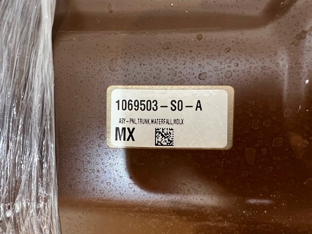 PAS TYLNY TESLA X PANEL BAGAŻNIKA 1069503-S0-A Typ samochodu Samochody osobowe