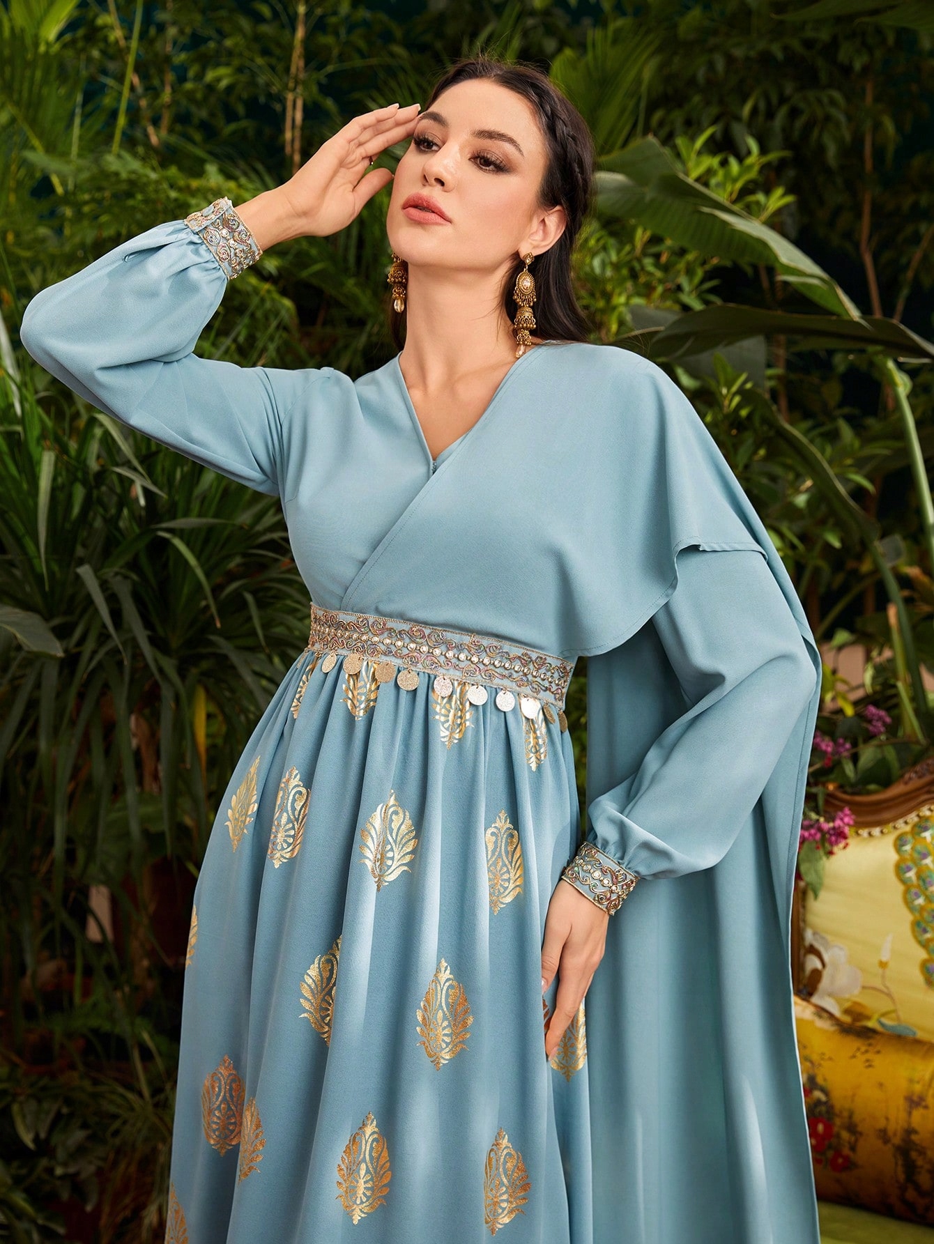 Šaty Elegantní Se Zlatými Výšivkami A Potisky, Rozevřená Shein L