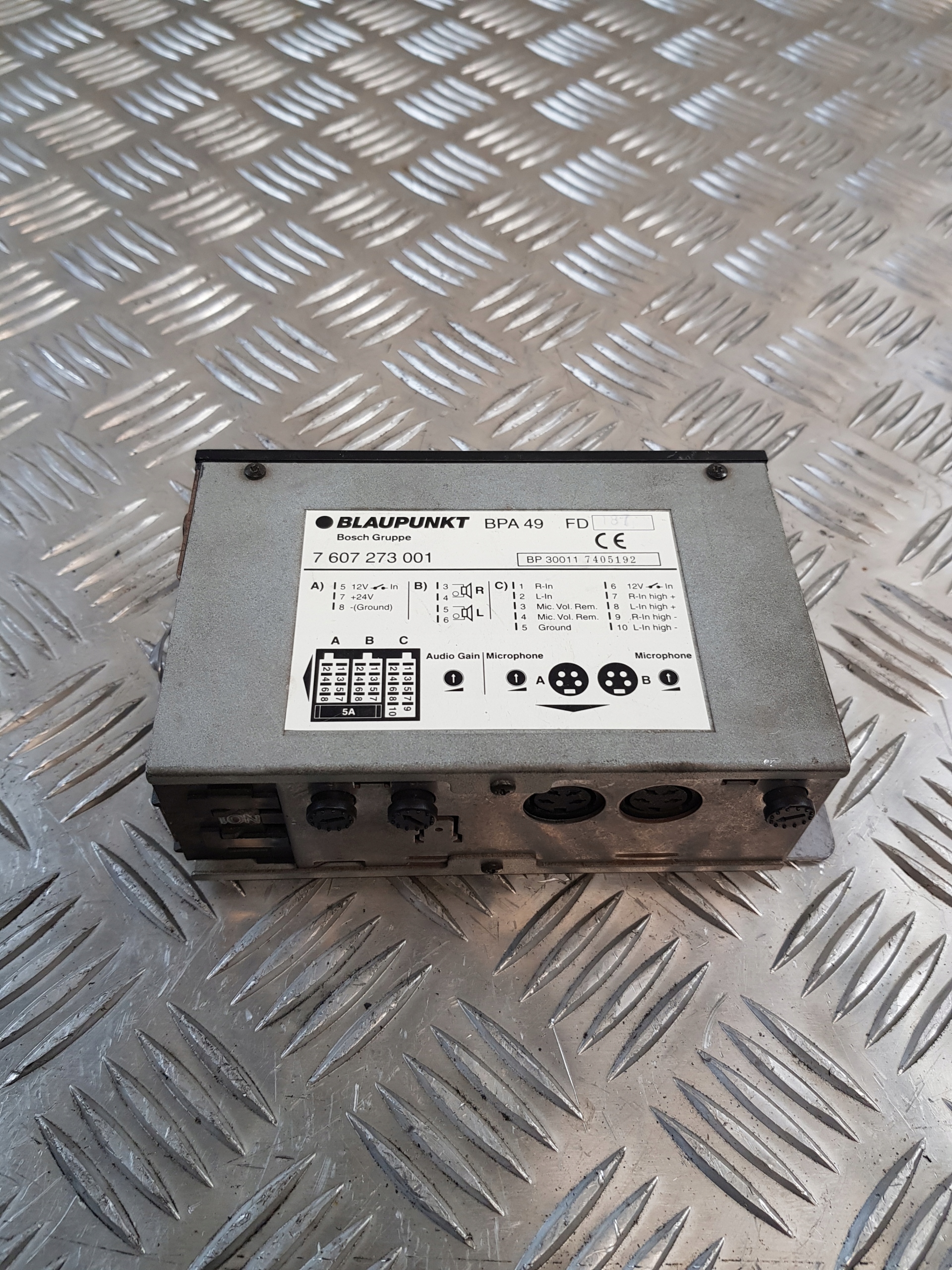 amplifier AUTOBUSOWY BLAUPUNKT 7607273001