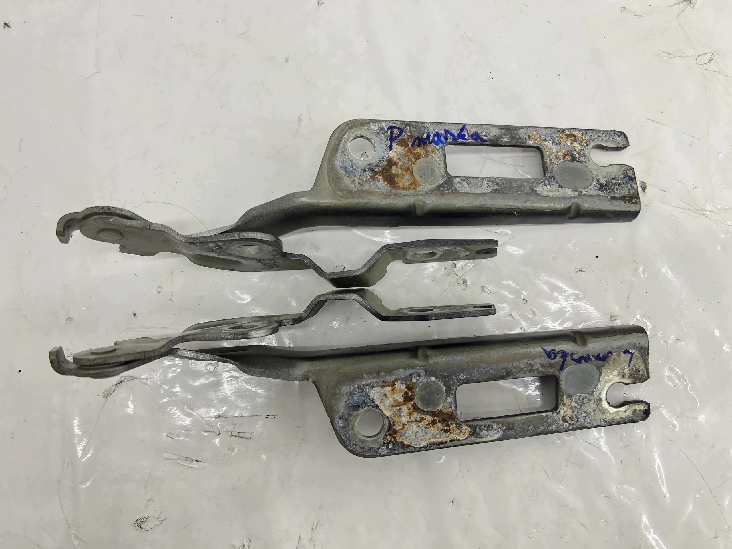 VW GOLF VIII bonnet hinges right + left 5H0823302 5H0823301 LA7W