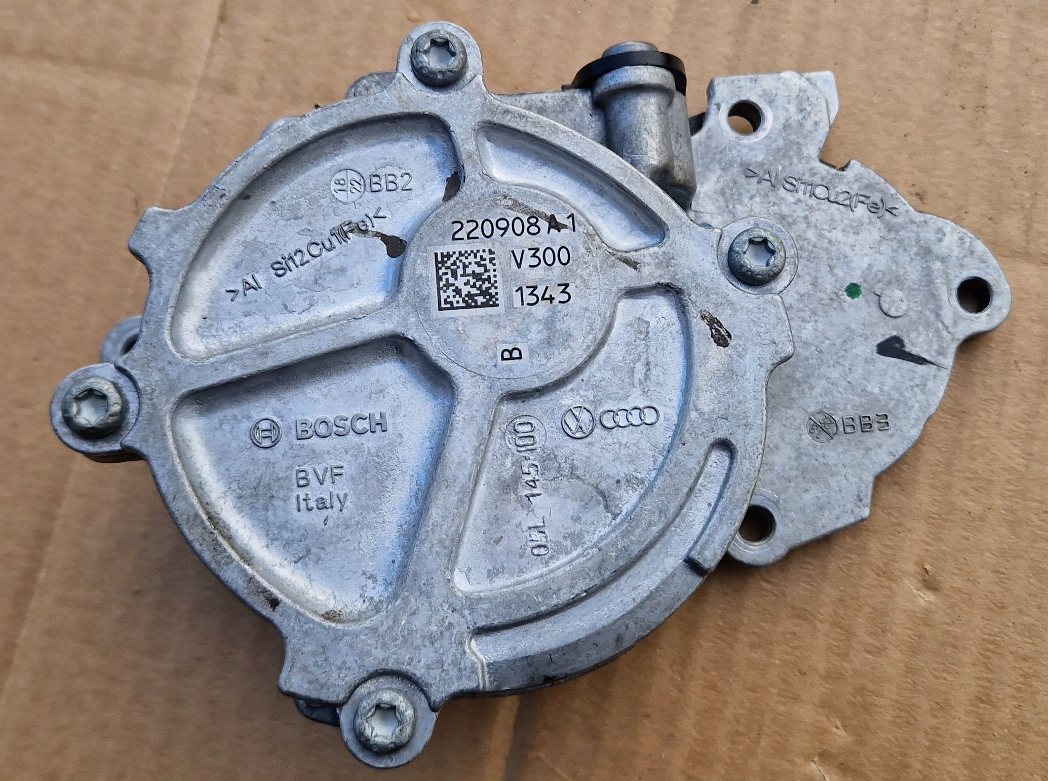 pumpa VACUM goriva 05L145100B VW SKODA kao nova